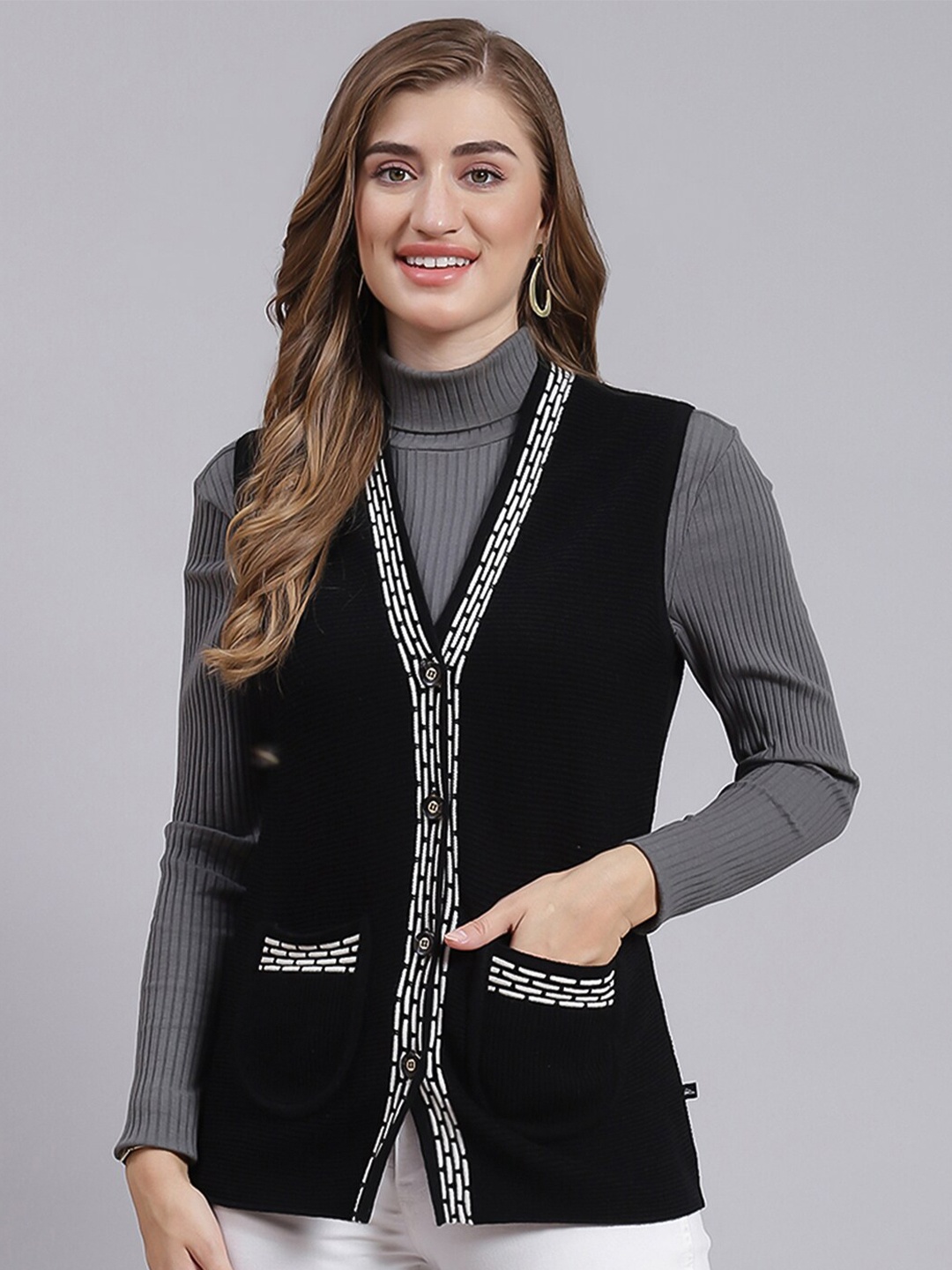 

Monte Carlo V-Neck Cable Knit Woollen Cardigan, Black