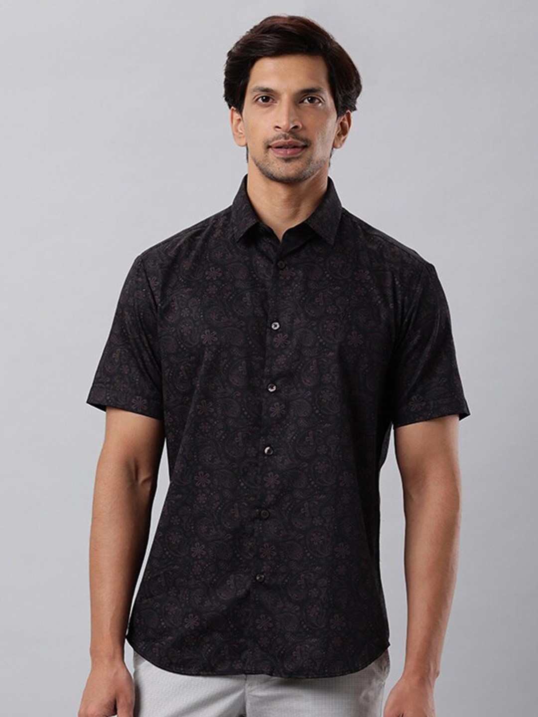 

Indian Terrain Classic Floral Printed Spread Collar Pure Cotton Casual Shirt, Black