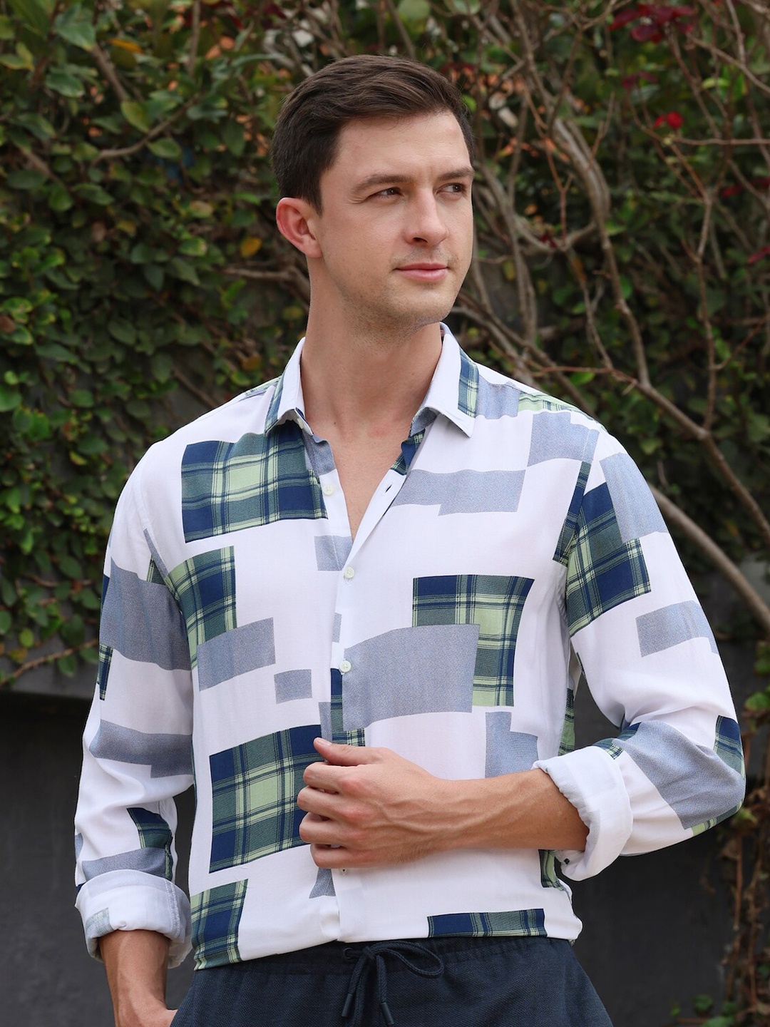 

POE Spread Collar Classic Slim Fit Geometric Printed Casual Shirt, White