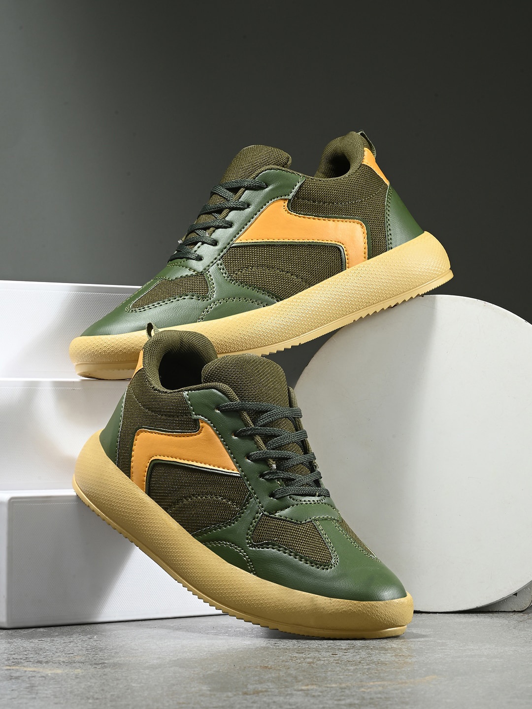 

The Roadster Lifestyle Co. Men Olive Green & Yellow Textured Sneakers