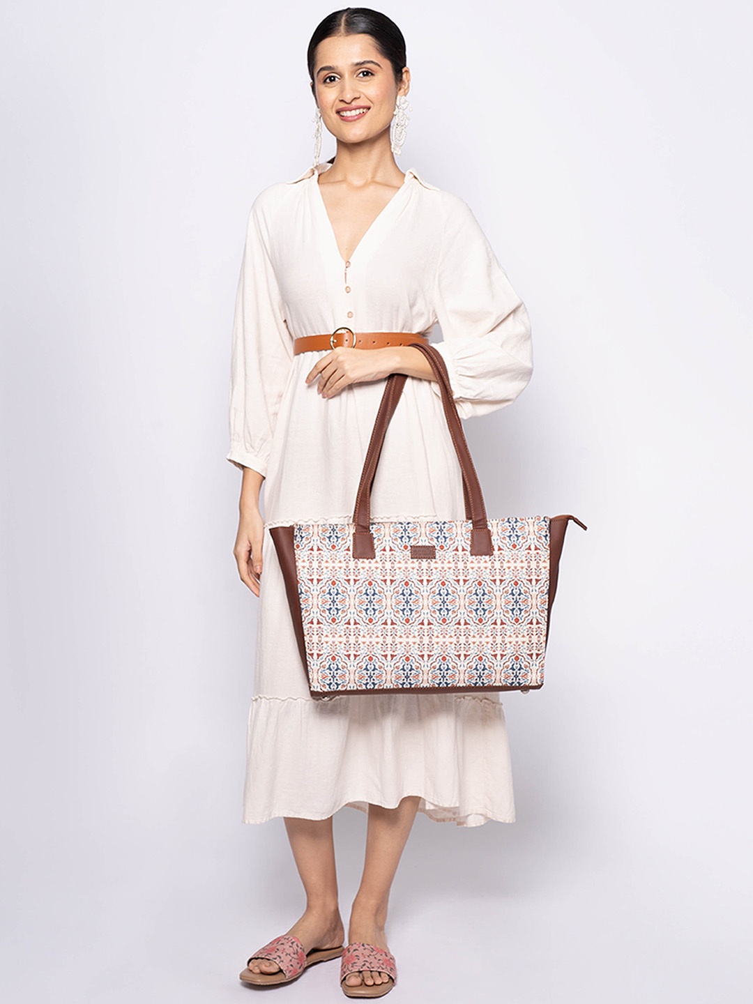 

ZOUK Multicoloured Ethnic Motifs Printed Oversized Handheld Bag, White