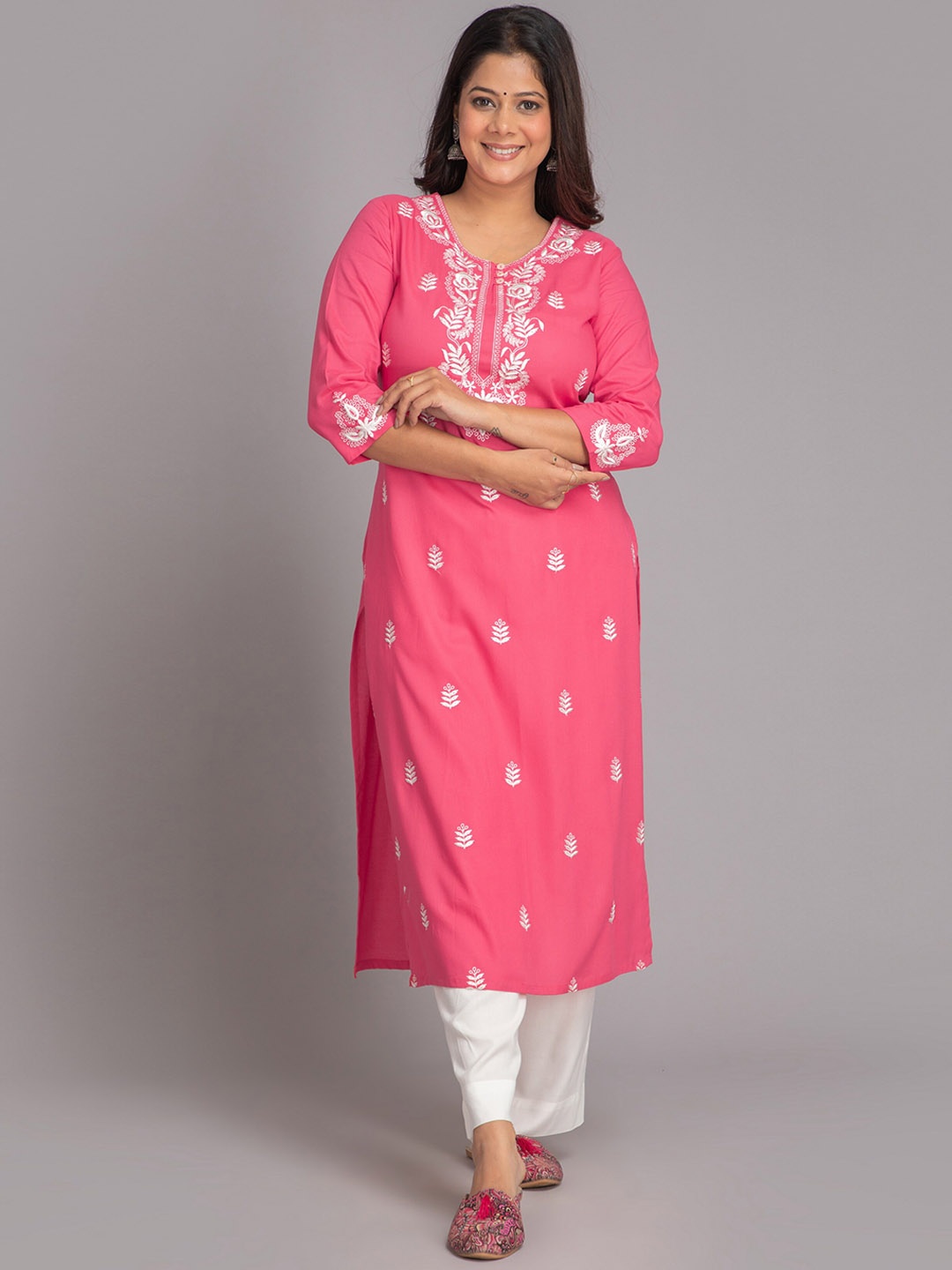 

SUTI Floral Embroidered Regular Thread Work Kurta with Pyjamas, Pink