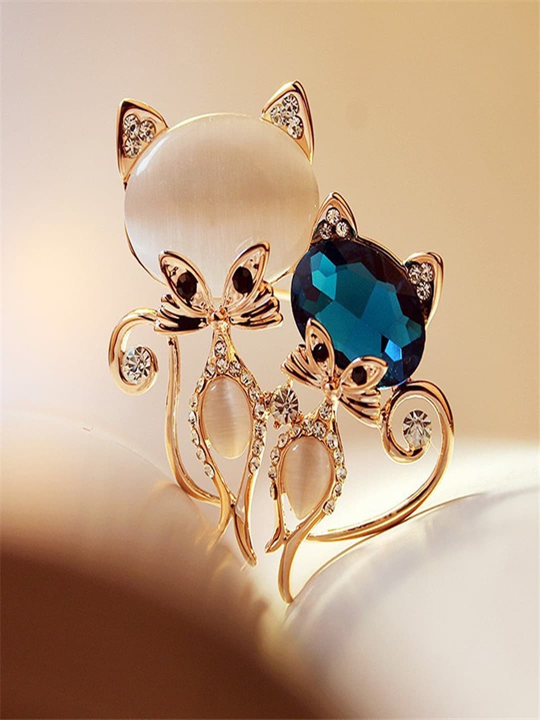 

UNIVERSITY TRENDZ Gold-Plated Brooch