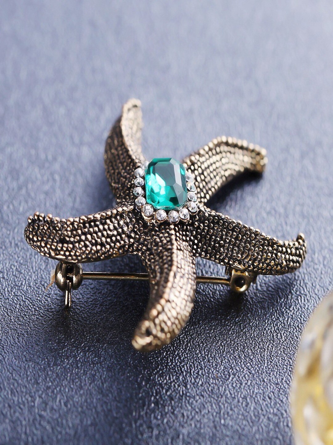 

UNIVERSITY TRENDZ Gold-Plated Oxidised Crystal Studded Star-Fish Brooch