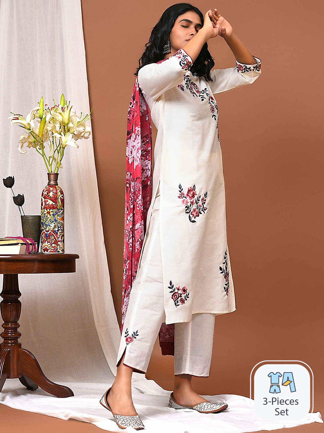 

NUHH Floral Embroidered Regular Thread Work Kurta With Trousers & Dupatta, Off white