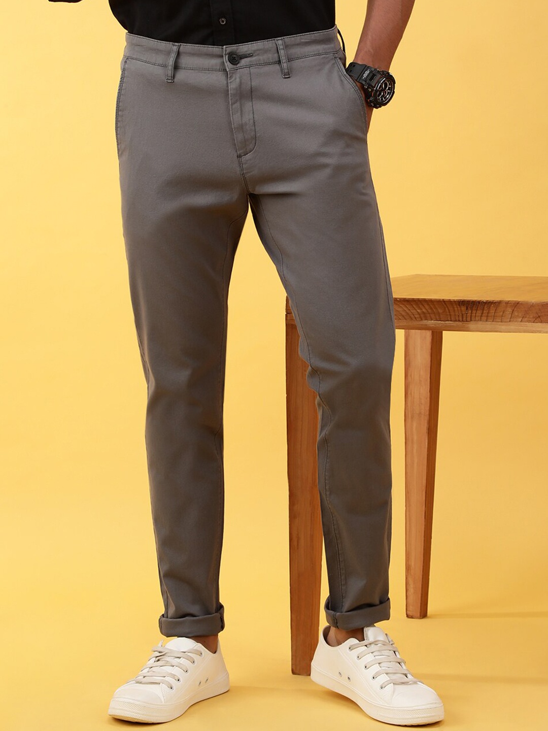 

Crocodile Men Mid-Rise Cotton Slim Fit Trousers, Grey