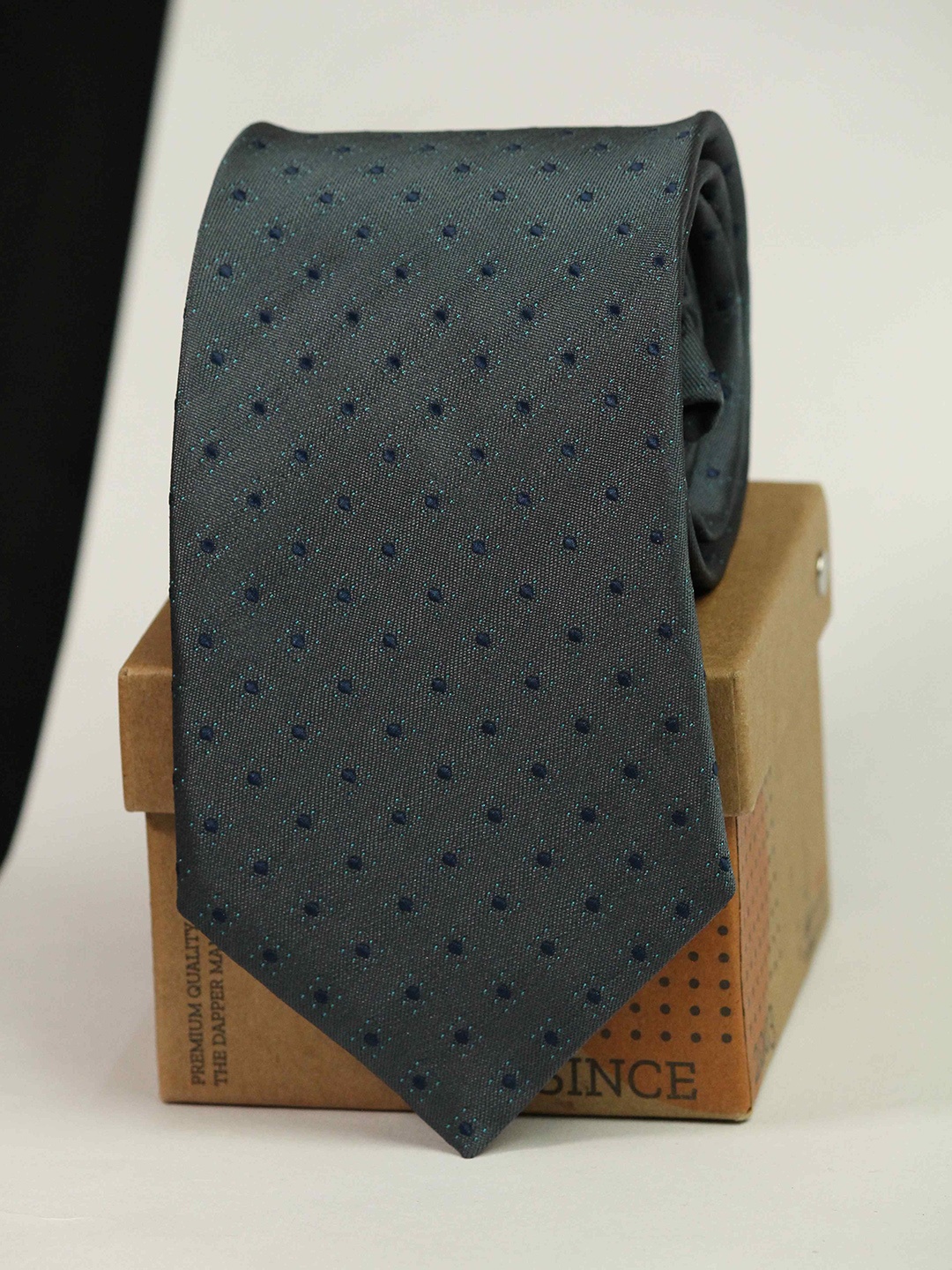 

Tossido Men Geometric Woven Design Broad Tie, Grey