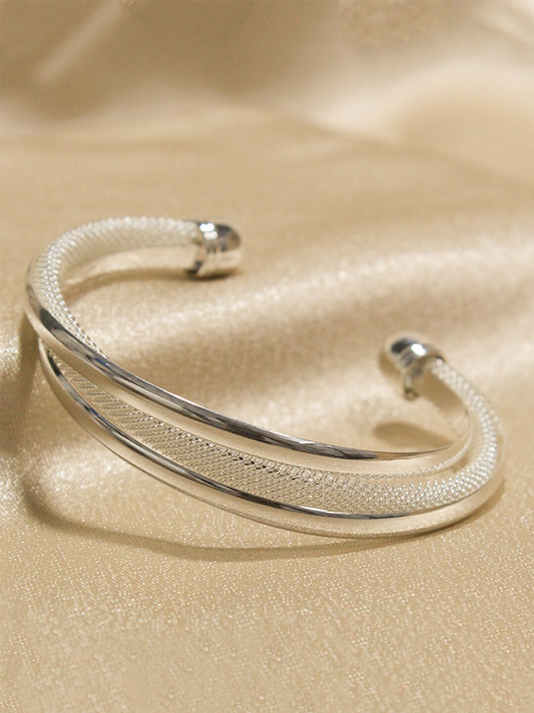 

Zeraki Jewels Silver-Plated Cuff Bracelet