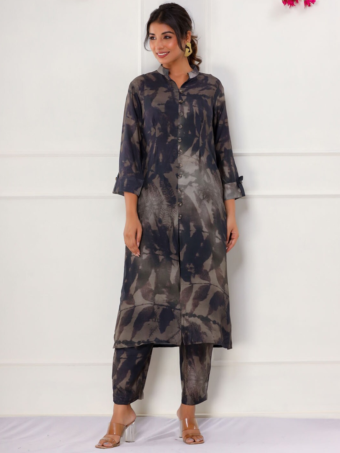 

Meena Bazaar Floral Printed Shirt Collar Kurta With Trousers, Grey