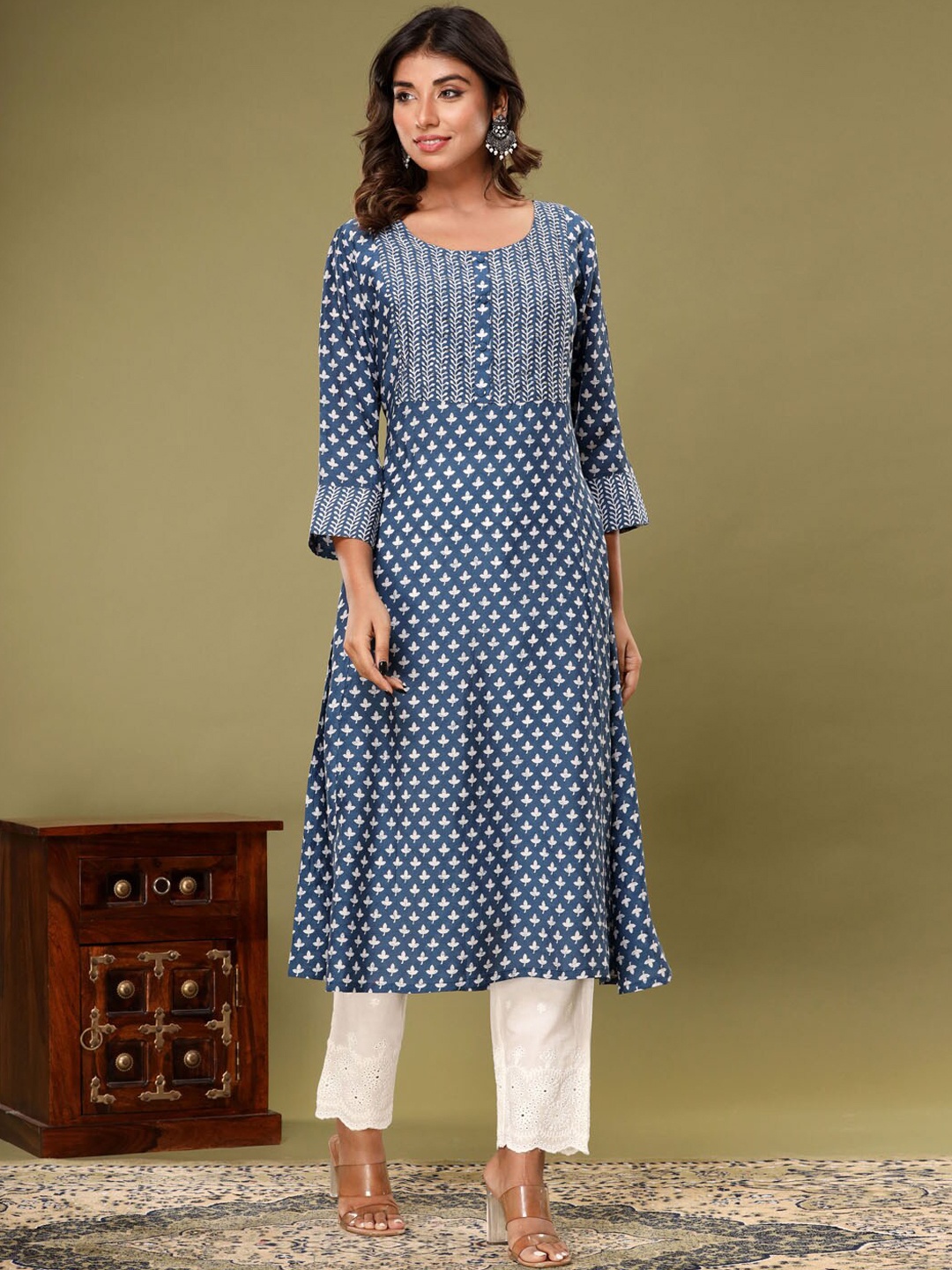 

Meena Bazaar Ethnic Motifs Printed Regular Kurta with Trousers, Blue