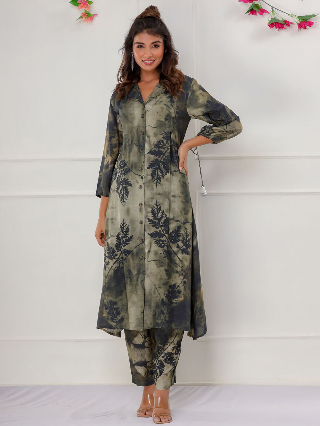 

Meena Bazaar Floral Printed Kurta With Trousers, Green