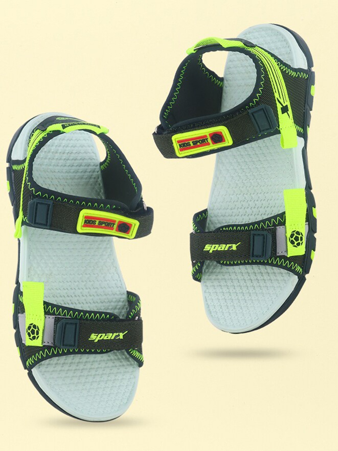 

Sparx Boys Floater Textured Sports Sandals With Velcro Closure, Green