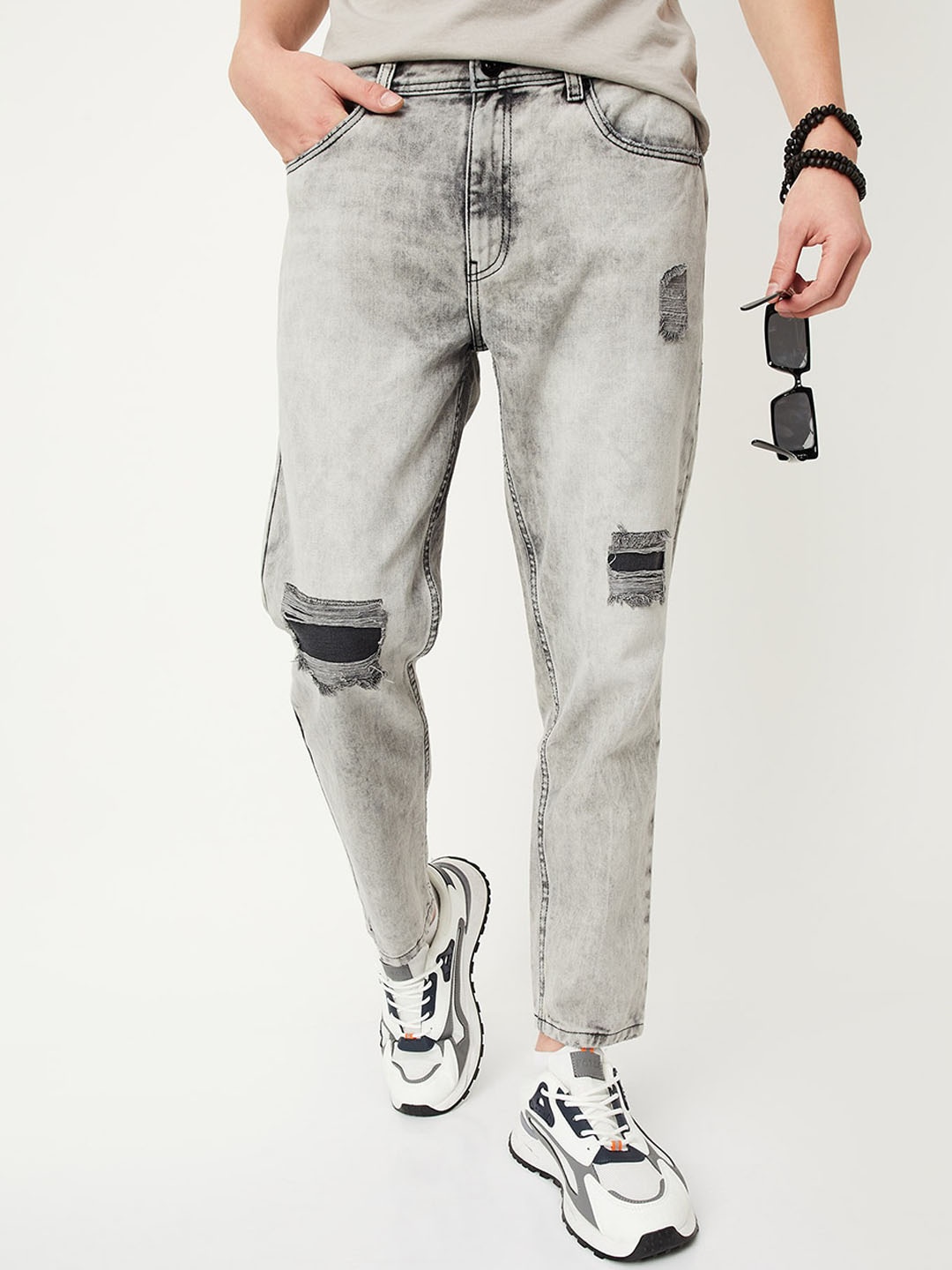

max Men Mildly Distressed Heavy Fade Stretchable Jeans, Grey