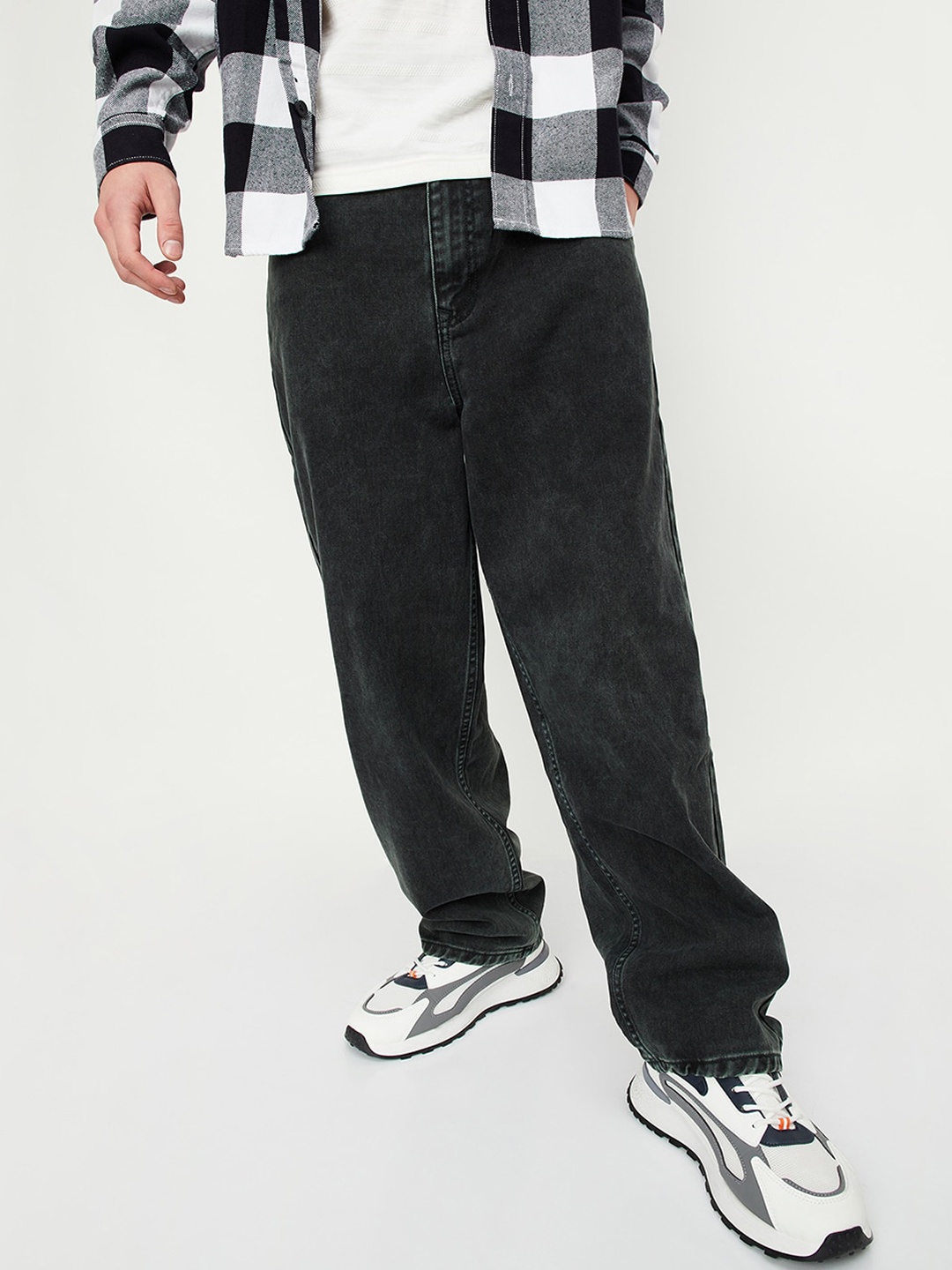

max Men Mid-Rise Clean Look Stretchable Jeans, Grey
