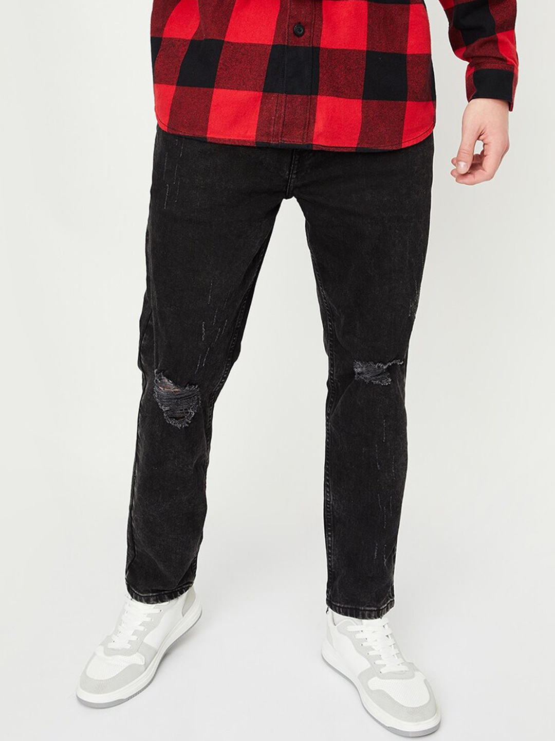 

max Men Mid Rise Slash Knee Stretchable Jeans, Black