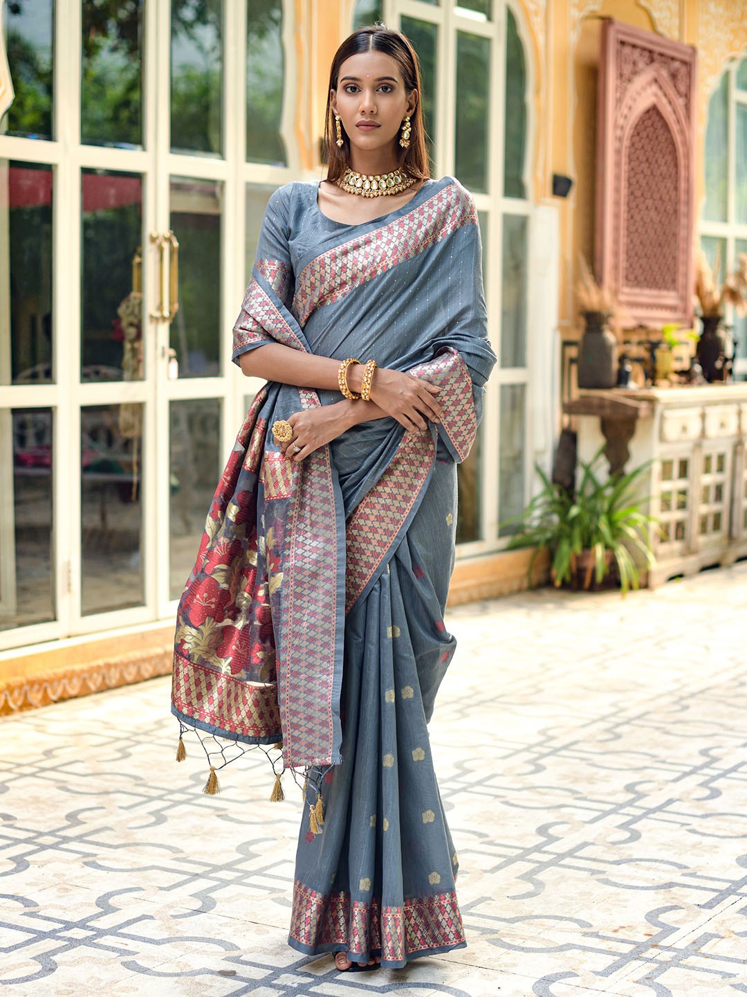 

VISHNU WEAVES Woven Design Zari Chettinad Saree, Grey