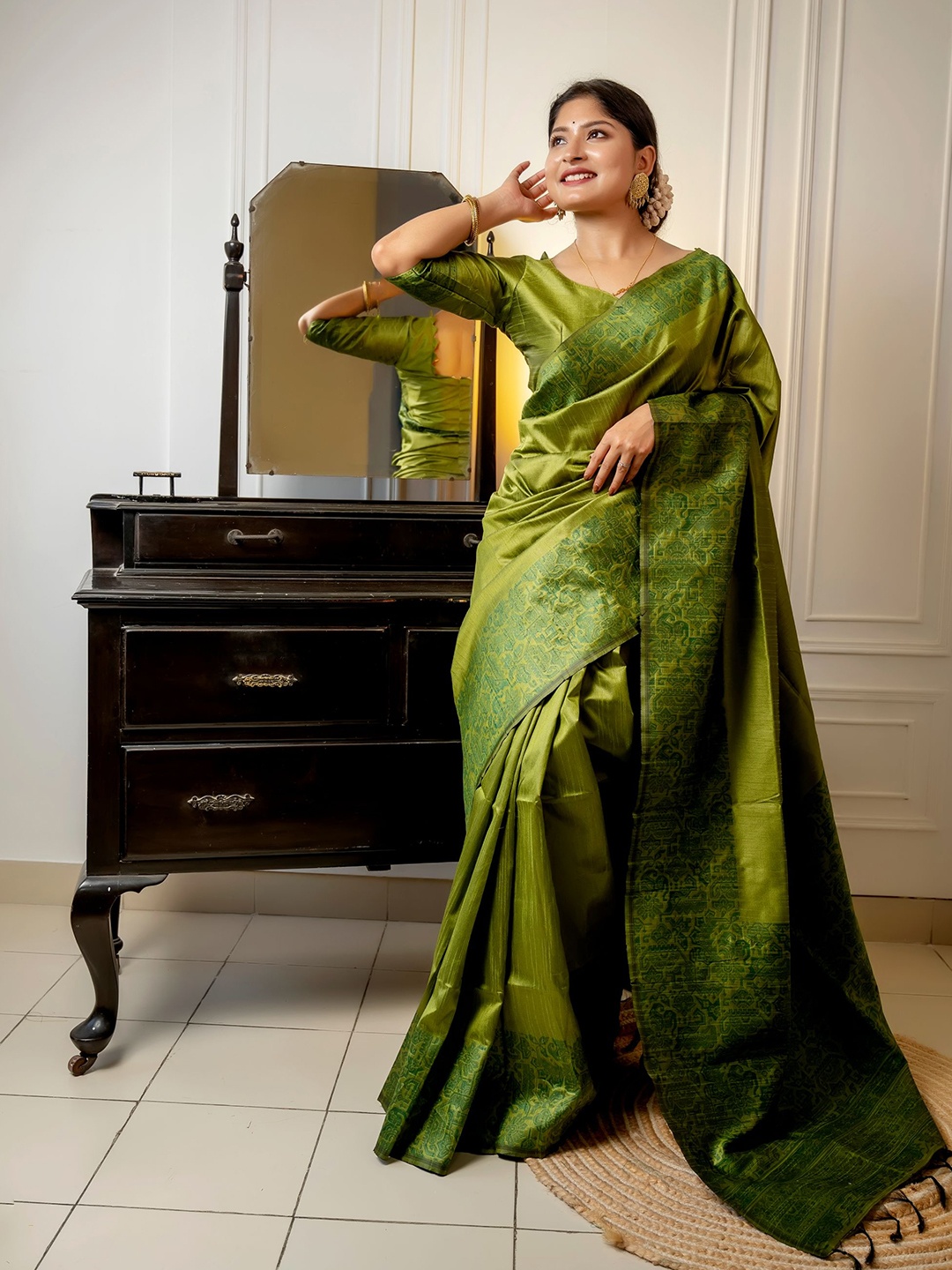 

VISHNU WEAVES Zari Bhagalpuri Saree, Olive