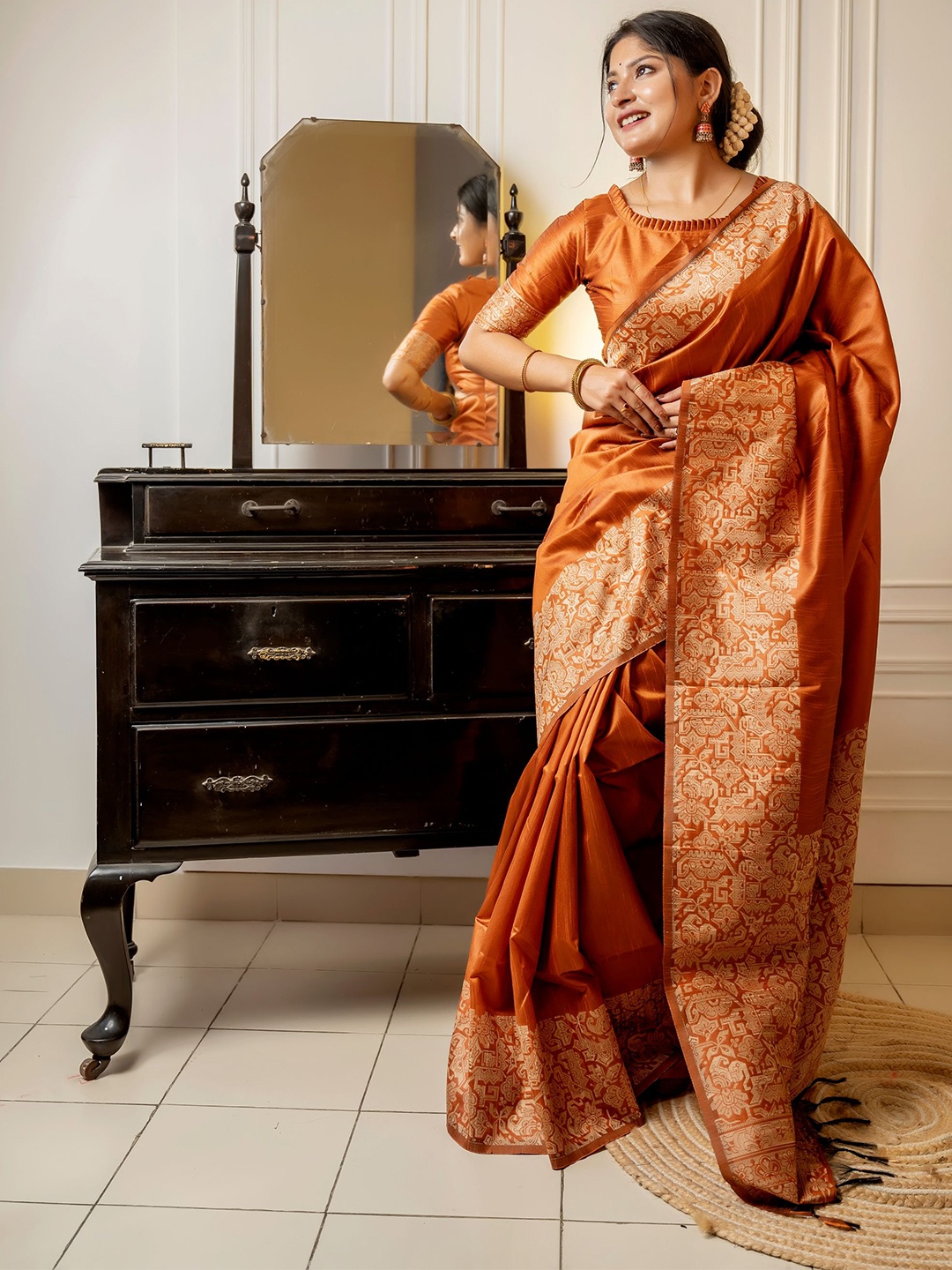 

VISHNU WEAVES Zari Bhagalpuri Saree, Orange