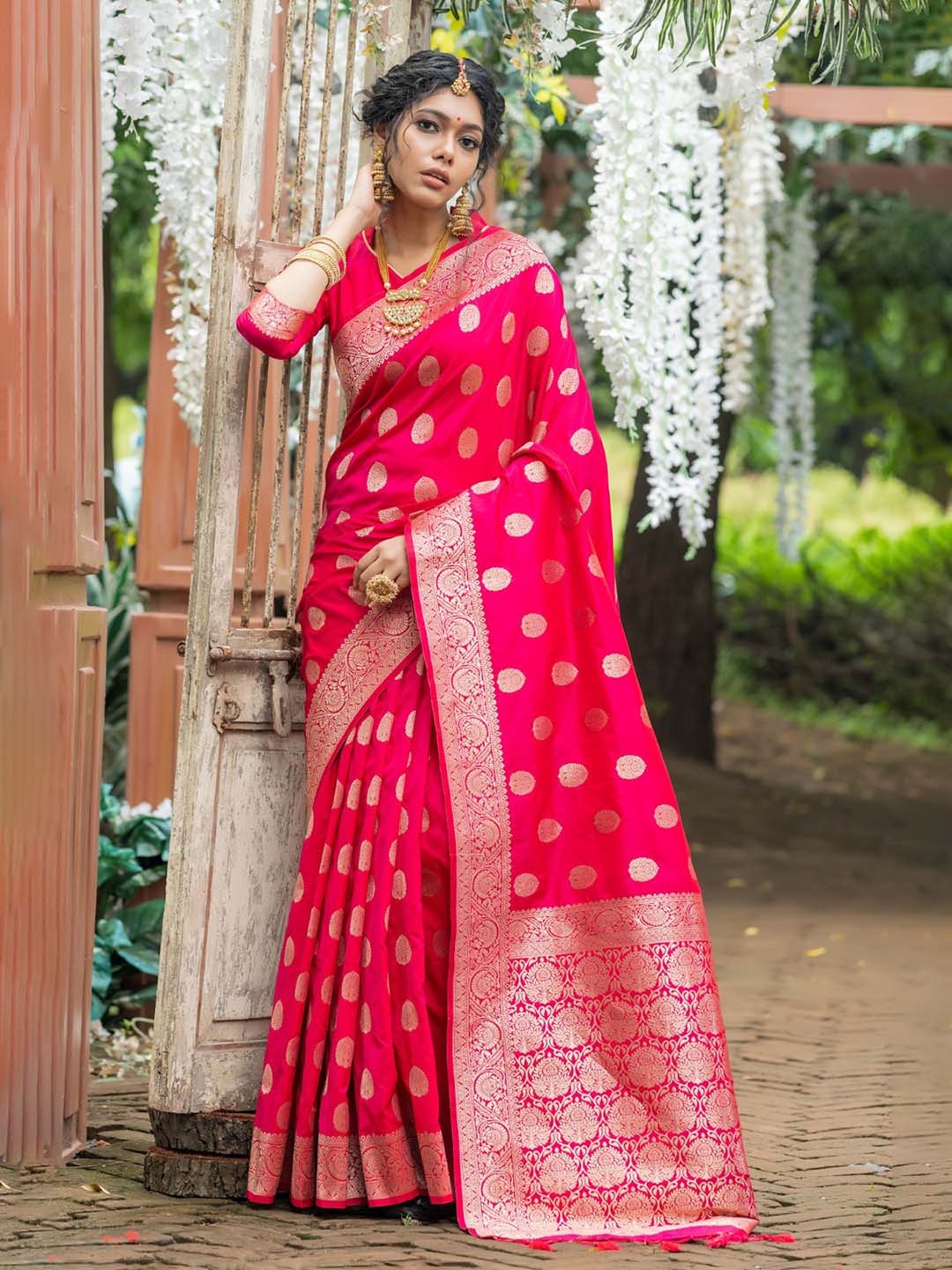 

VISHNU WEAVES Ethnic Motifs Woven Design Zari Banarasi Saree, Pink