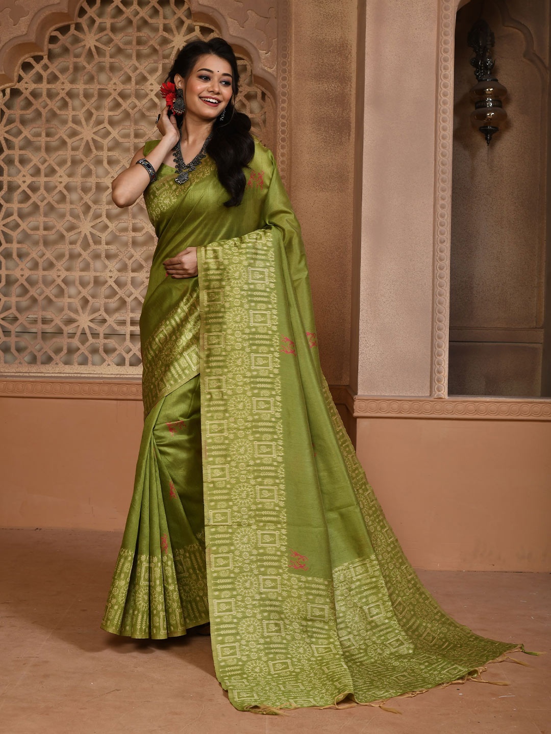 

VISHNU WEAVES Warli Bhagalpuri Saree, Green