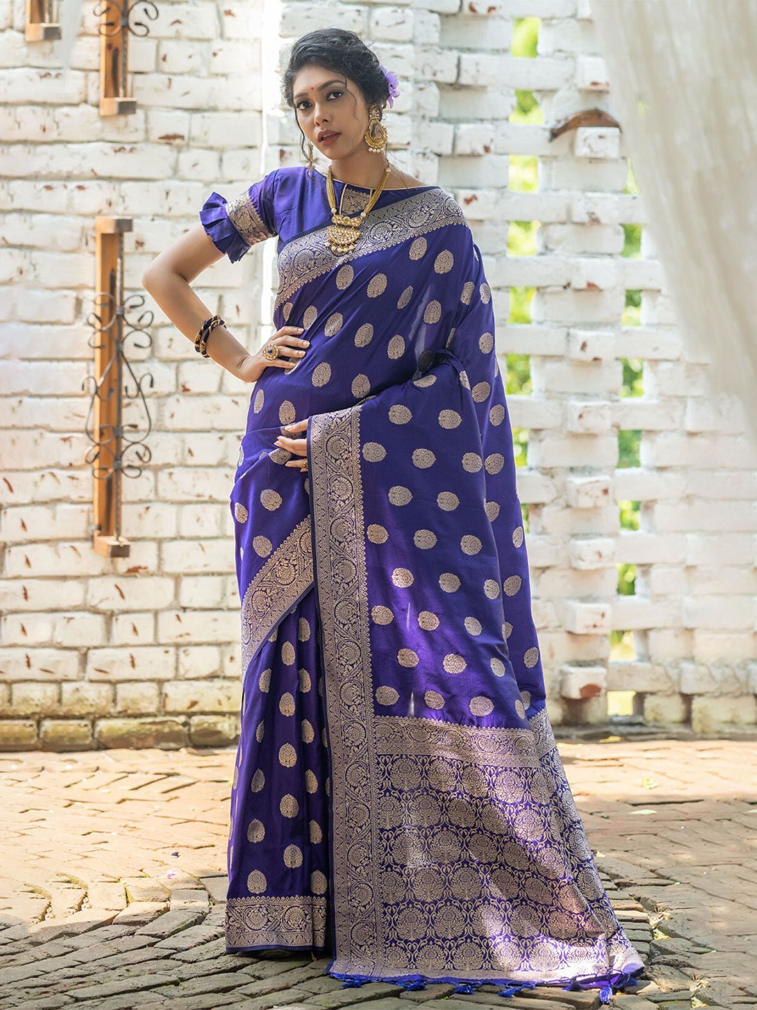 

VISHNU WEAVES Woven Design Zari Banarasi Saree, Blue