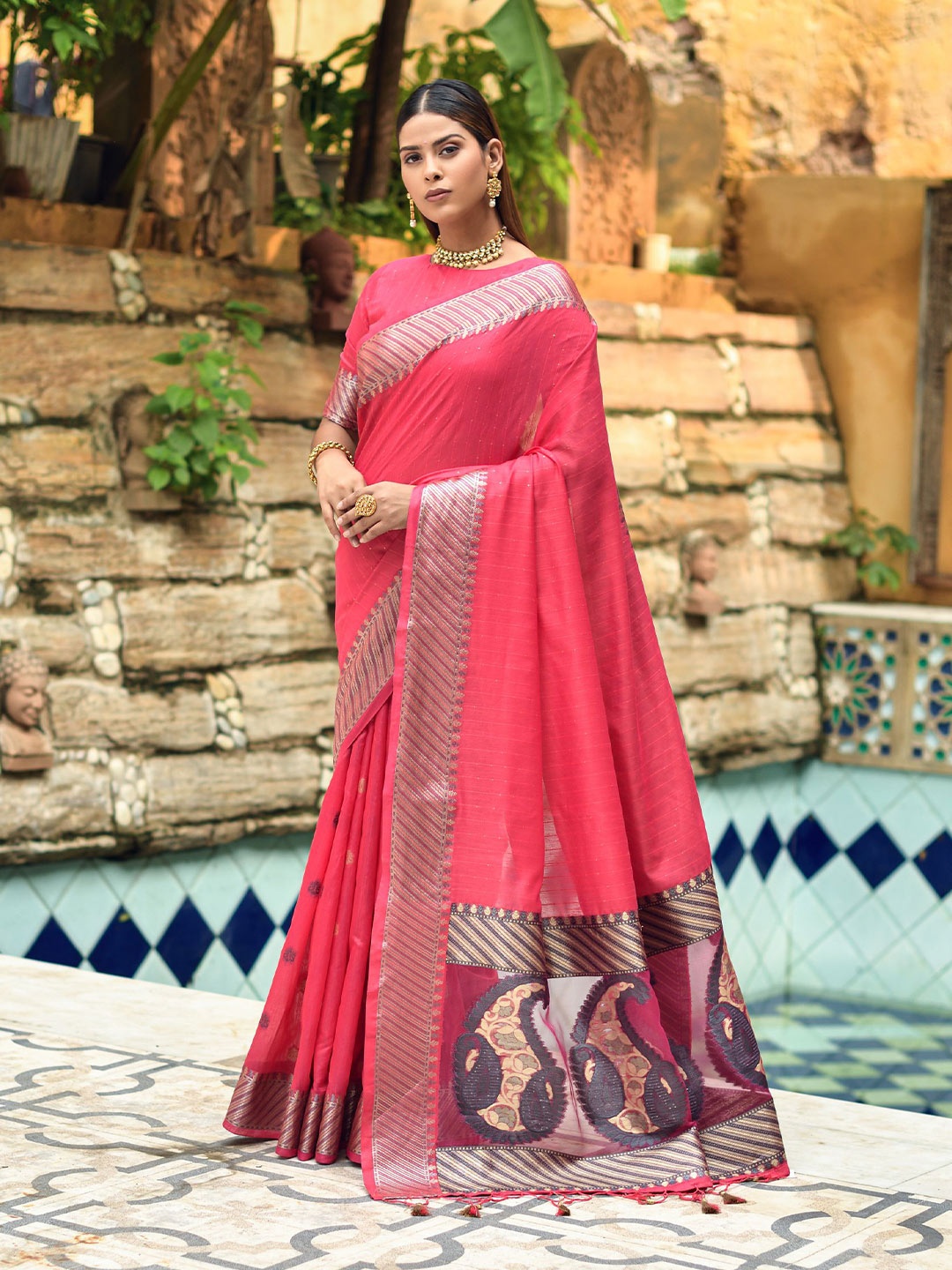 

VISHNU WEAVES Embellished Zari Silk Cotton Saree, Pink