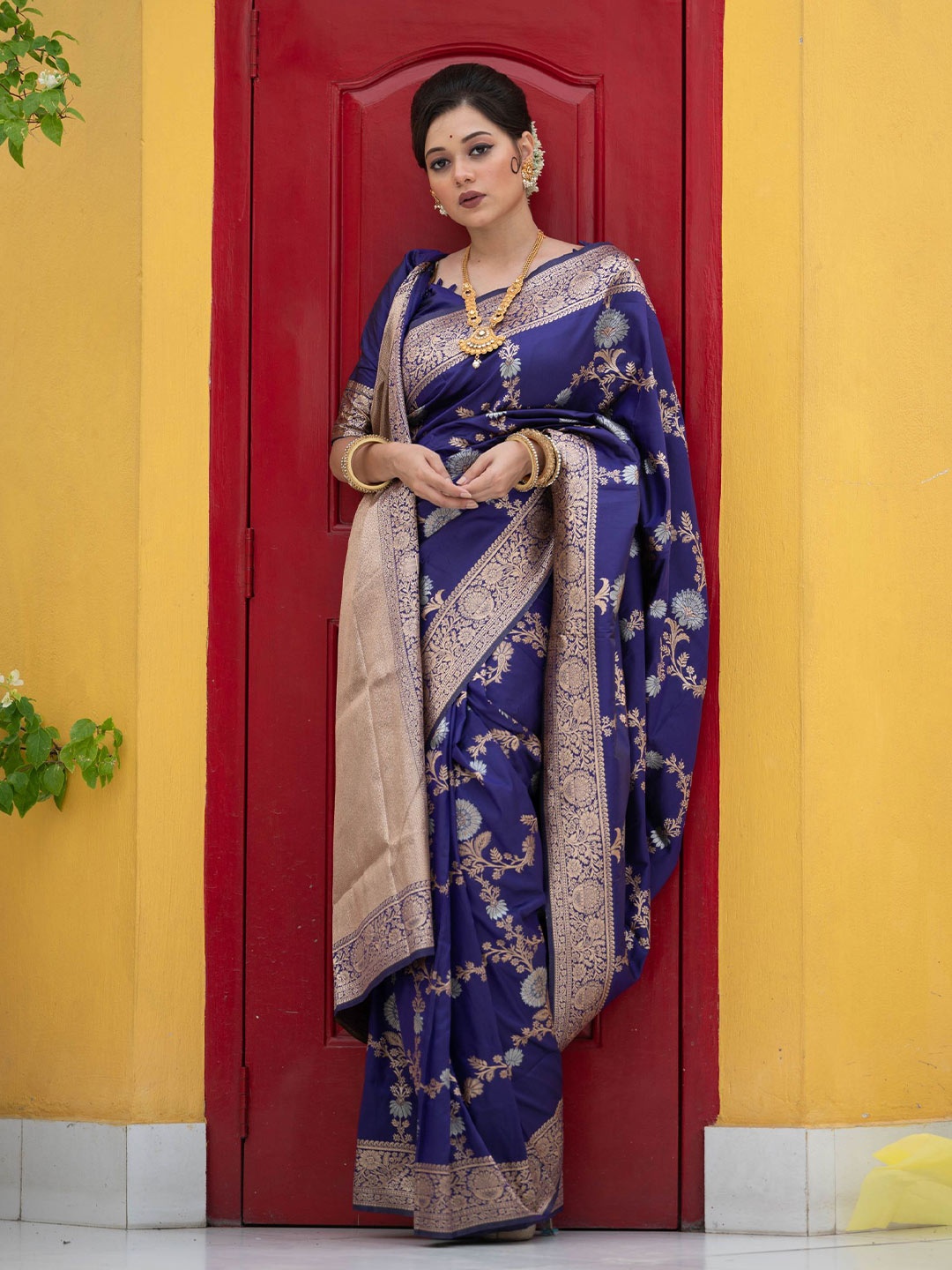 

VISHNU WEAVES Woven Design Zari Banarasi Saree, Blue