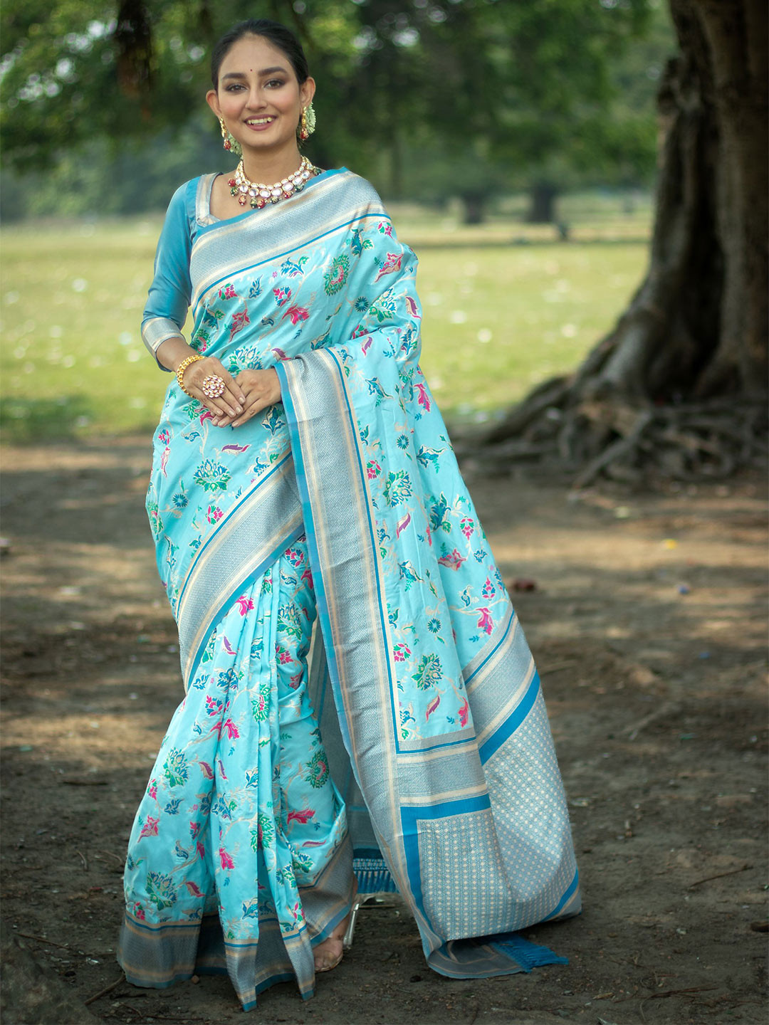 

VISHNU WEAVES Woven Design Zari Banarasi Saree, Turquoise blue