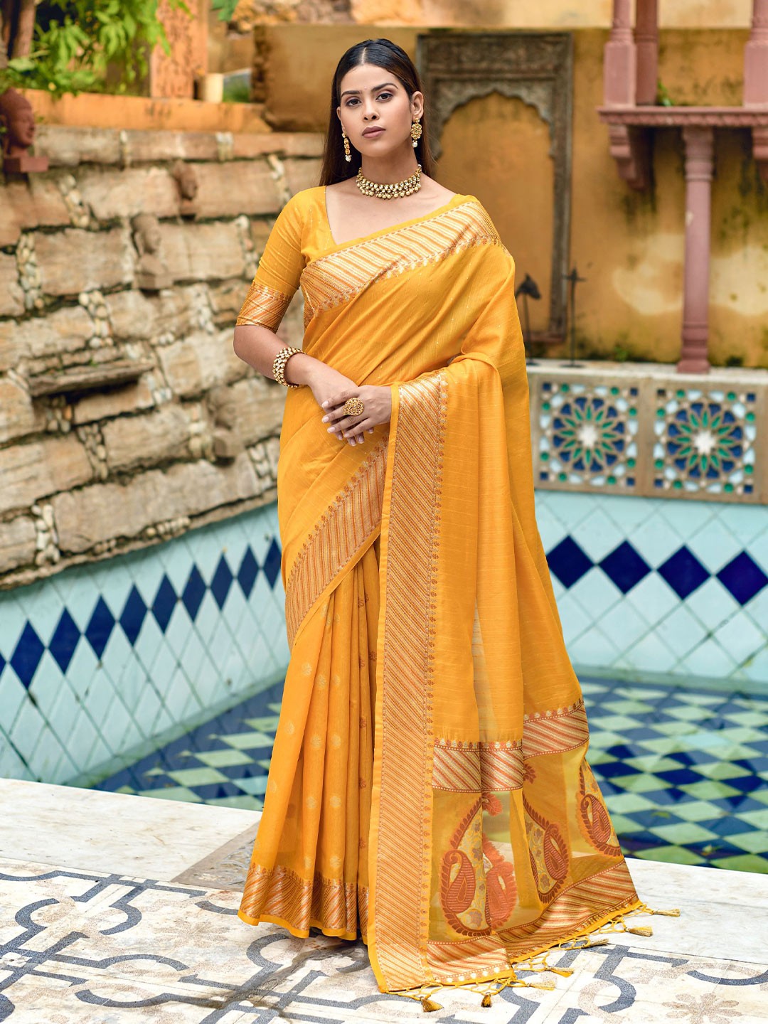 

VISHNU WEAVES Woven Design Zari Pochampally Saree, Yellow