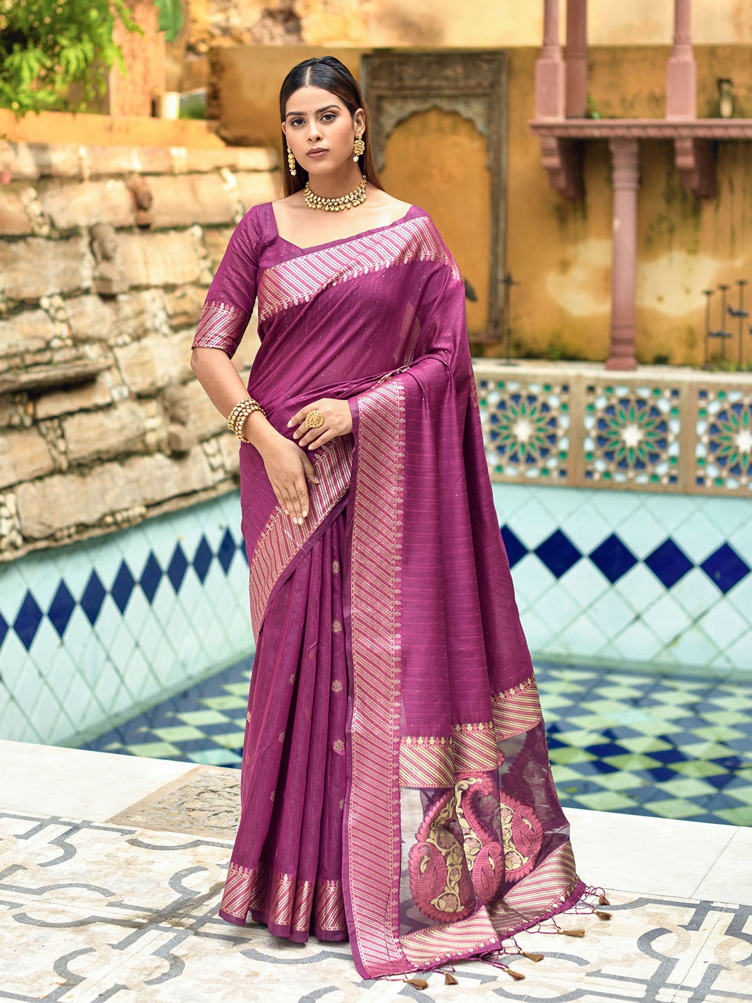 

VISHNU WEAVES Striped Woven Design Sequinned Silk Cotton Pochampally Saree, Purple