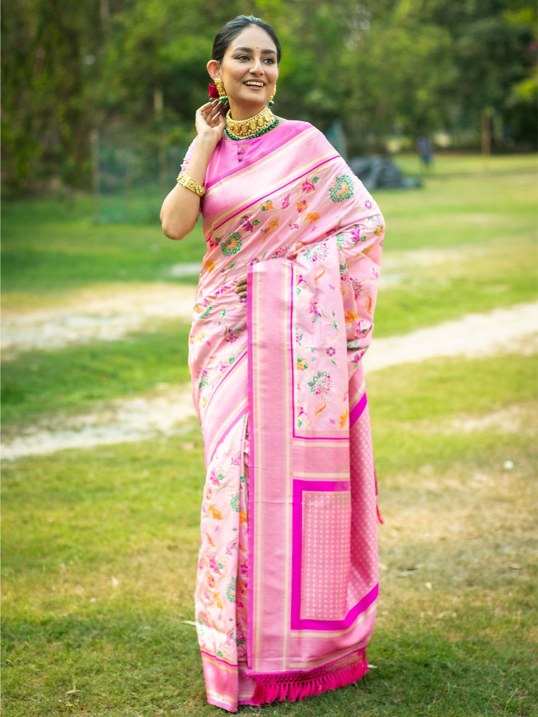 

VISHNU WEAVES Woven Design Zari Banarasi Saree, Rose