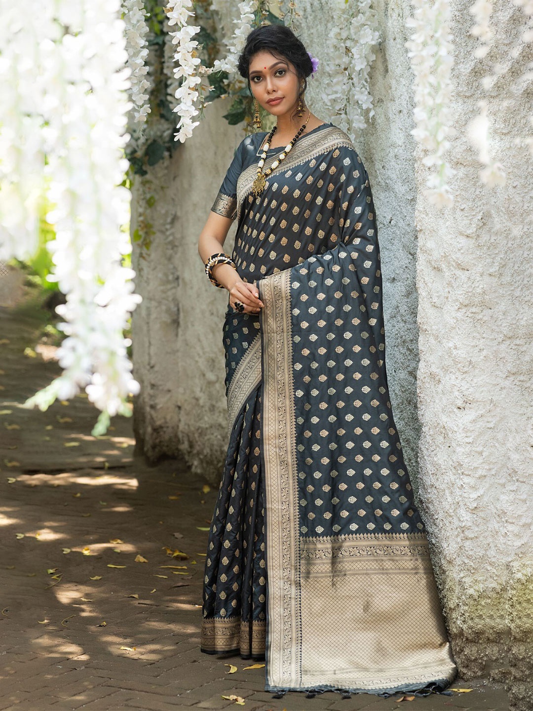 

VISHNU WEAVES Ethnic Motifs Zari Banarasi Saree, Grey