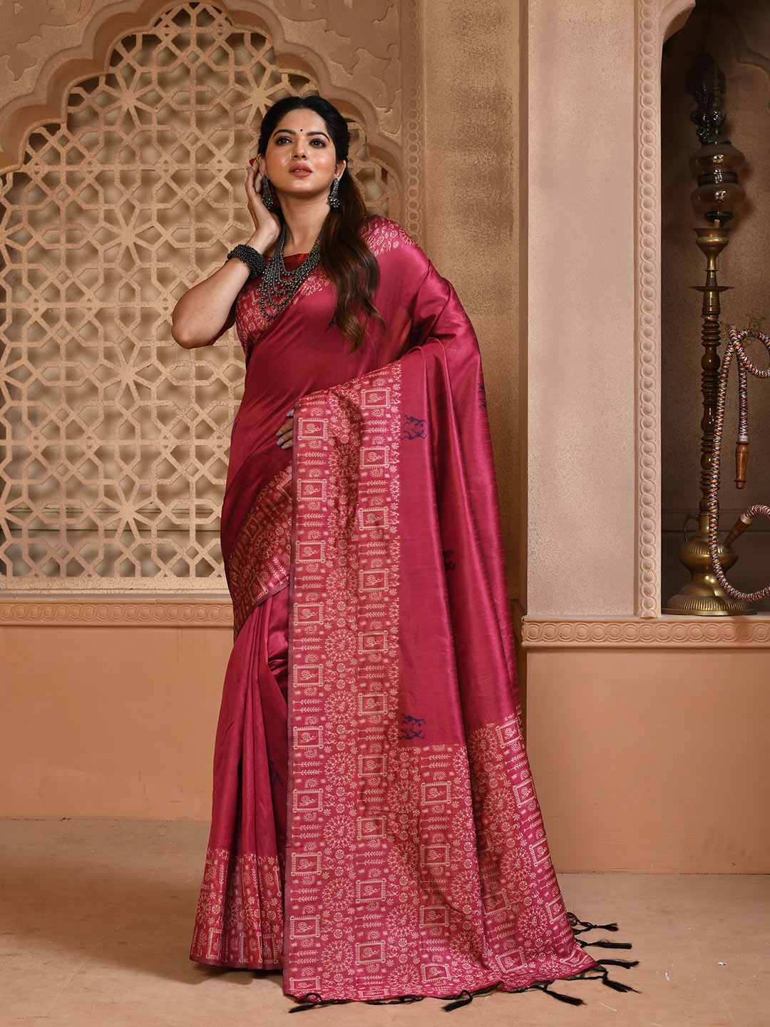 

VISHNU WEAVES Warli Bhagalpuri Saree, Pink