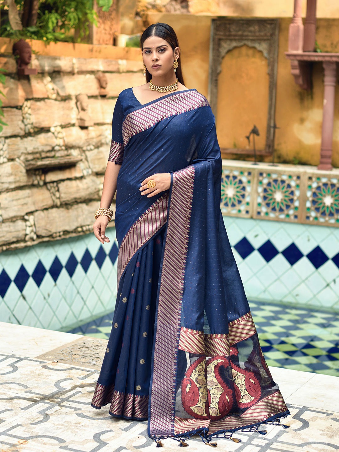 

VISHNU WEAVES Woven Design Zari Pochampally Saree, Blue
