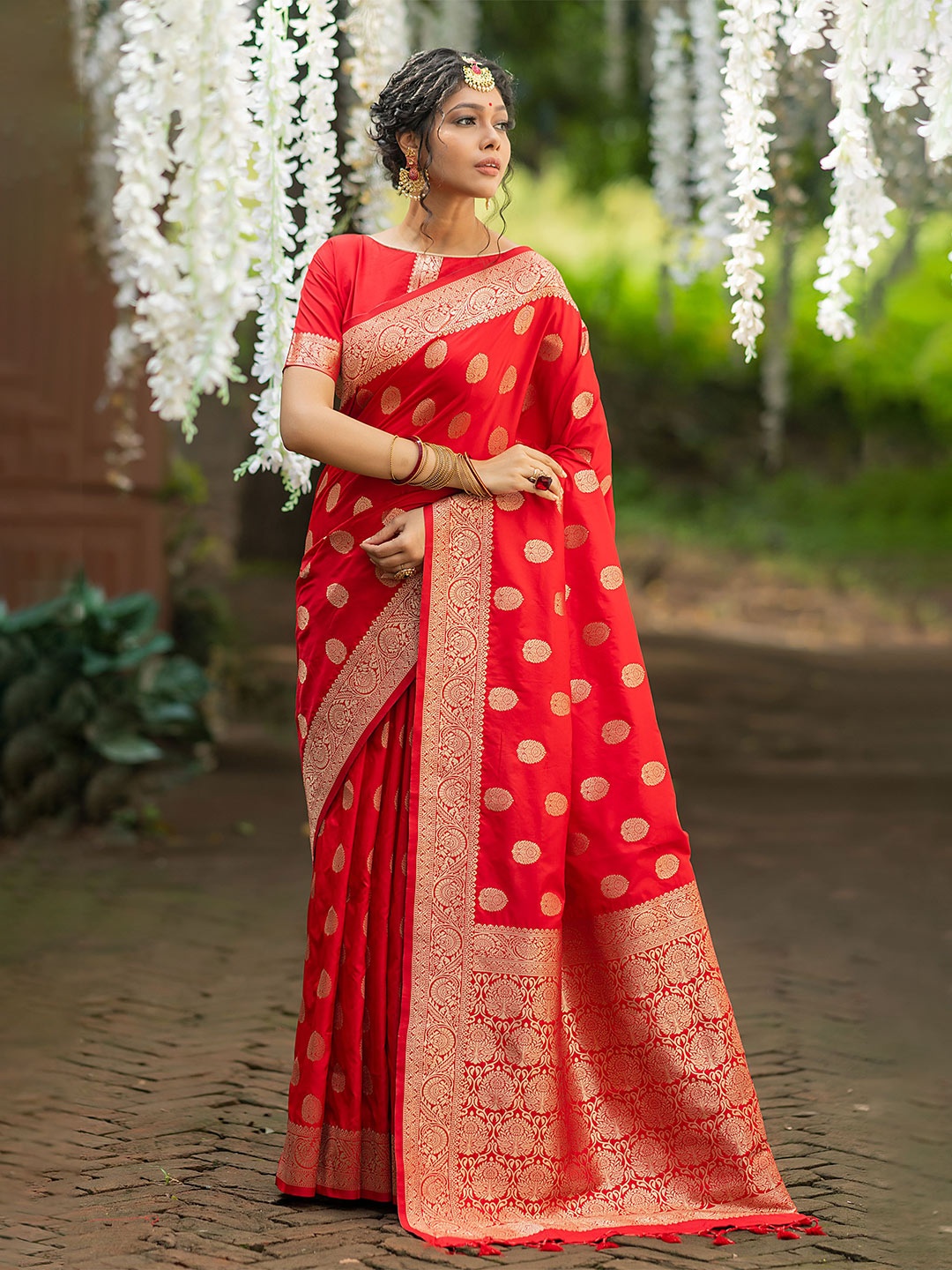 

VISHNU WEAVES Ethnic Motifs Woven Design Zari Silk Blend Banarasi Saree, Red