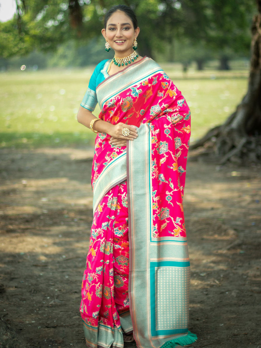 

VISHNU WEAVES Woven Design Zari Banarasi Saree, Pink