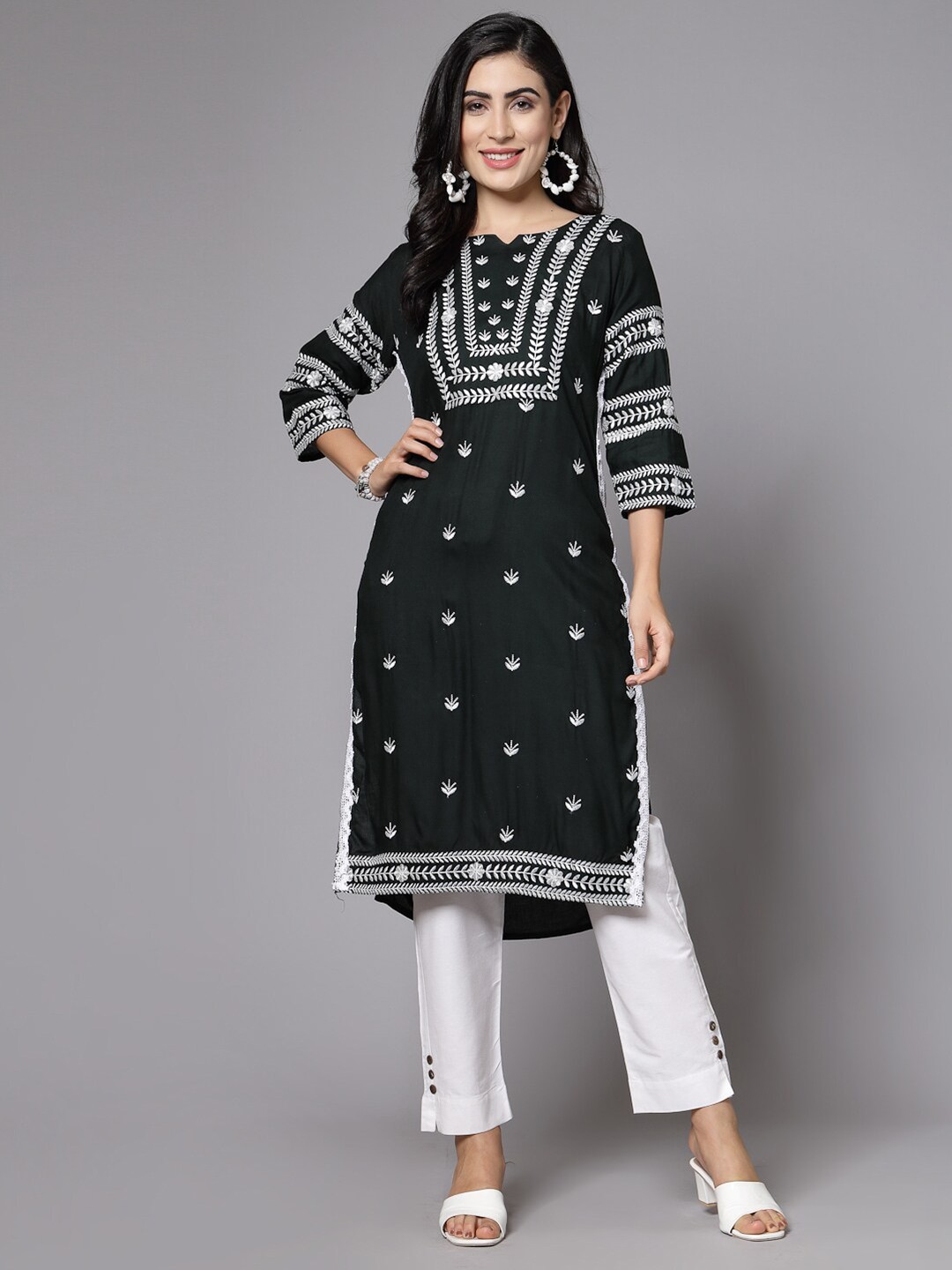 

ATRAENTA Ethnic Motifs Embroidered Straight Kurta, Black