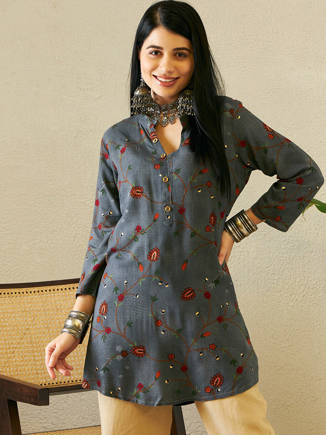 

Ishin Floral Printed Straight Kurti, Grey