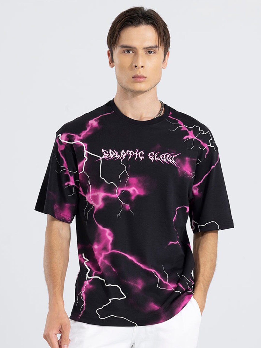 

Snitch Graphic Printed Drop-Shoulder Sleeves Oversized T-shirt, Black