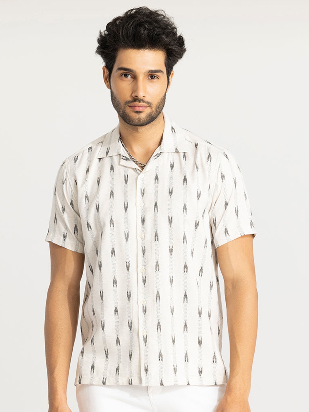 

Snitch Men Off White & Grey Classic Boxy Opaque Printed Cotton Casual Shirt