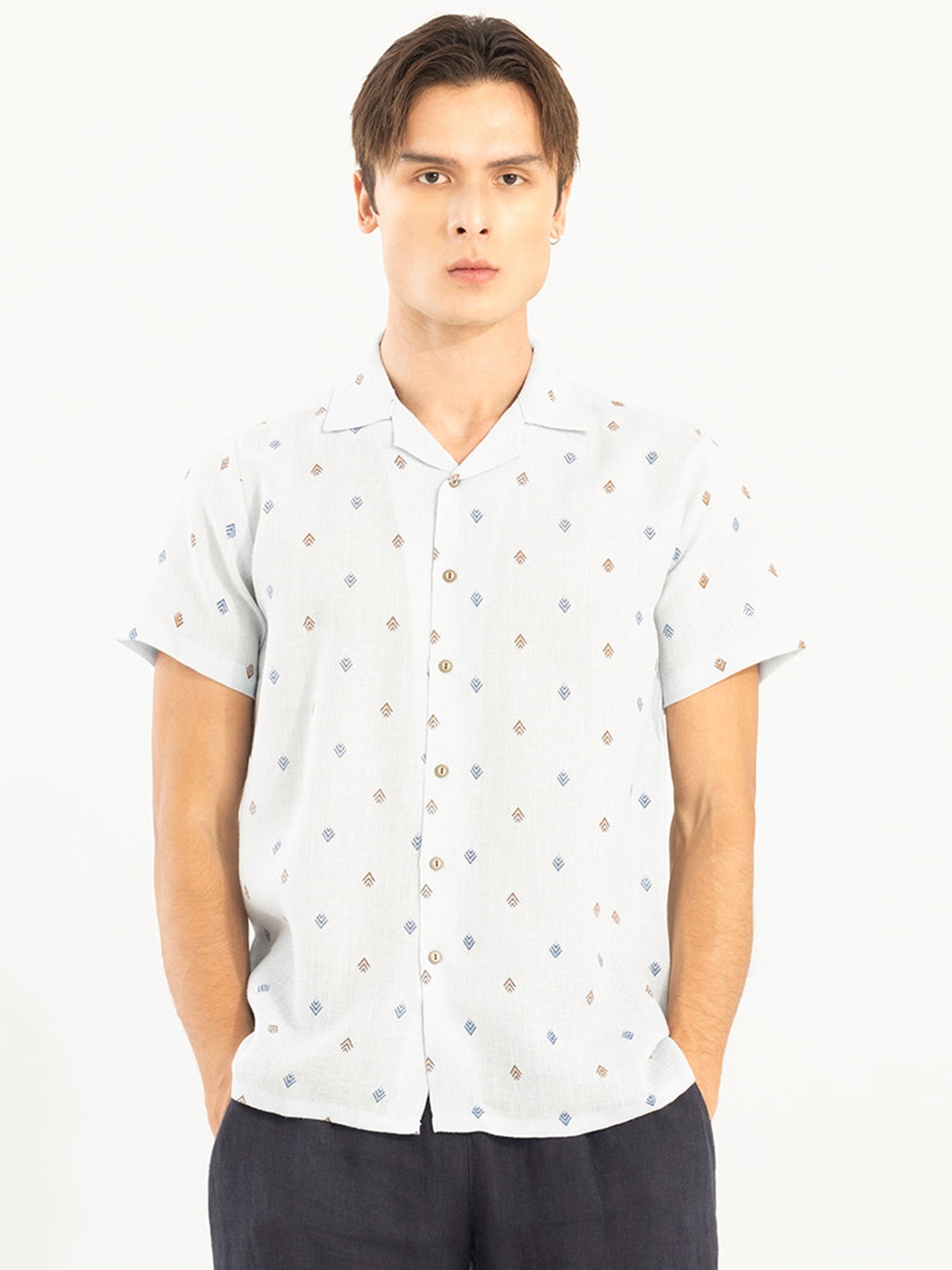 

Snitch White Classic Boxy Micro Ditsy Printed Pure Cotton Casual Shirt