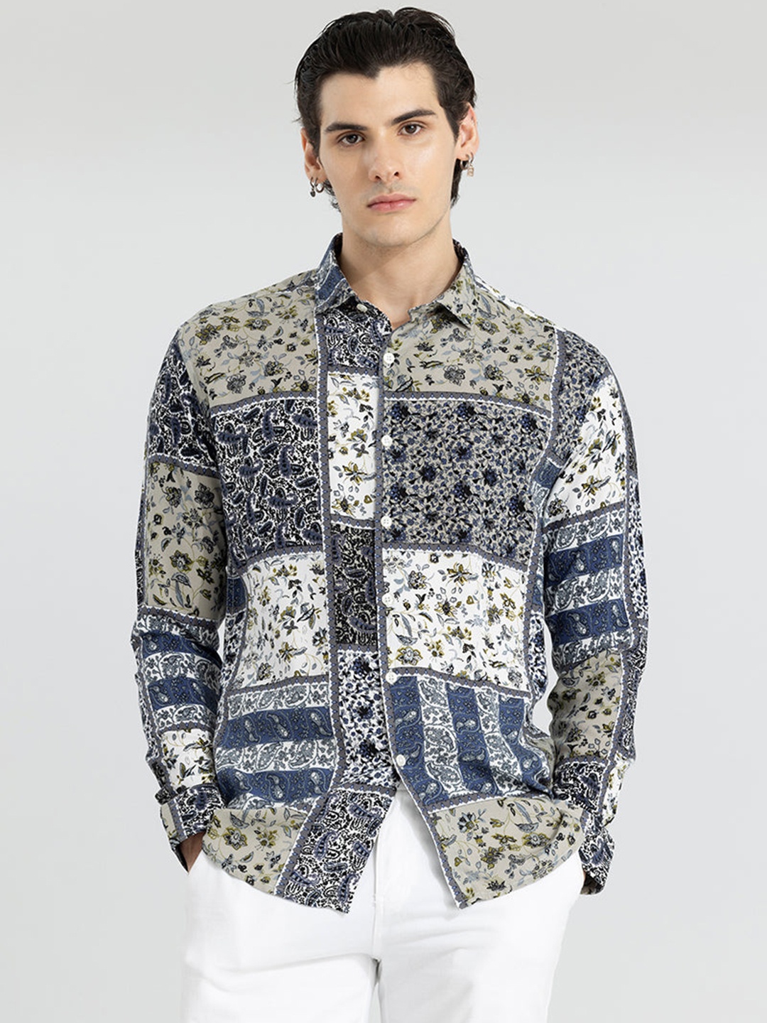 

Snitch Cream-Coloured Classic Slim Fit Ethnic Motifs Printed Casual Shirt