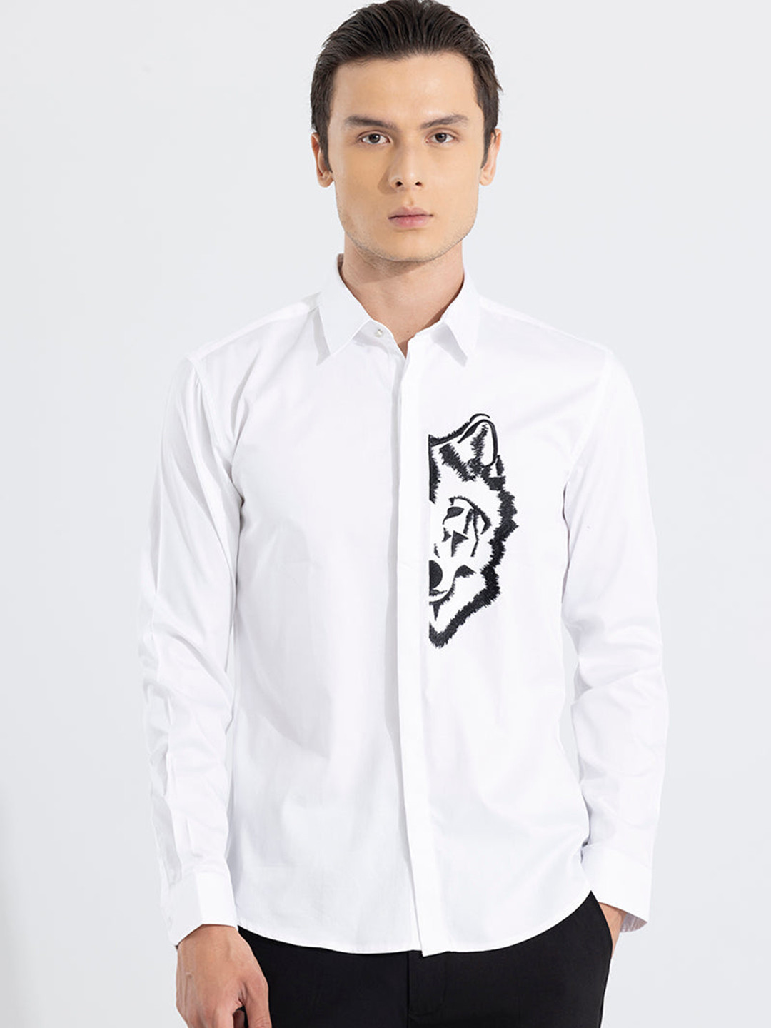 

Snitch White Classic Slim Fit Embroidered Pure Cotton Casual Shirt