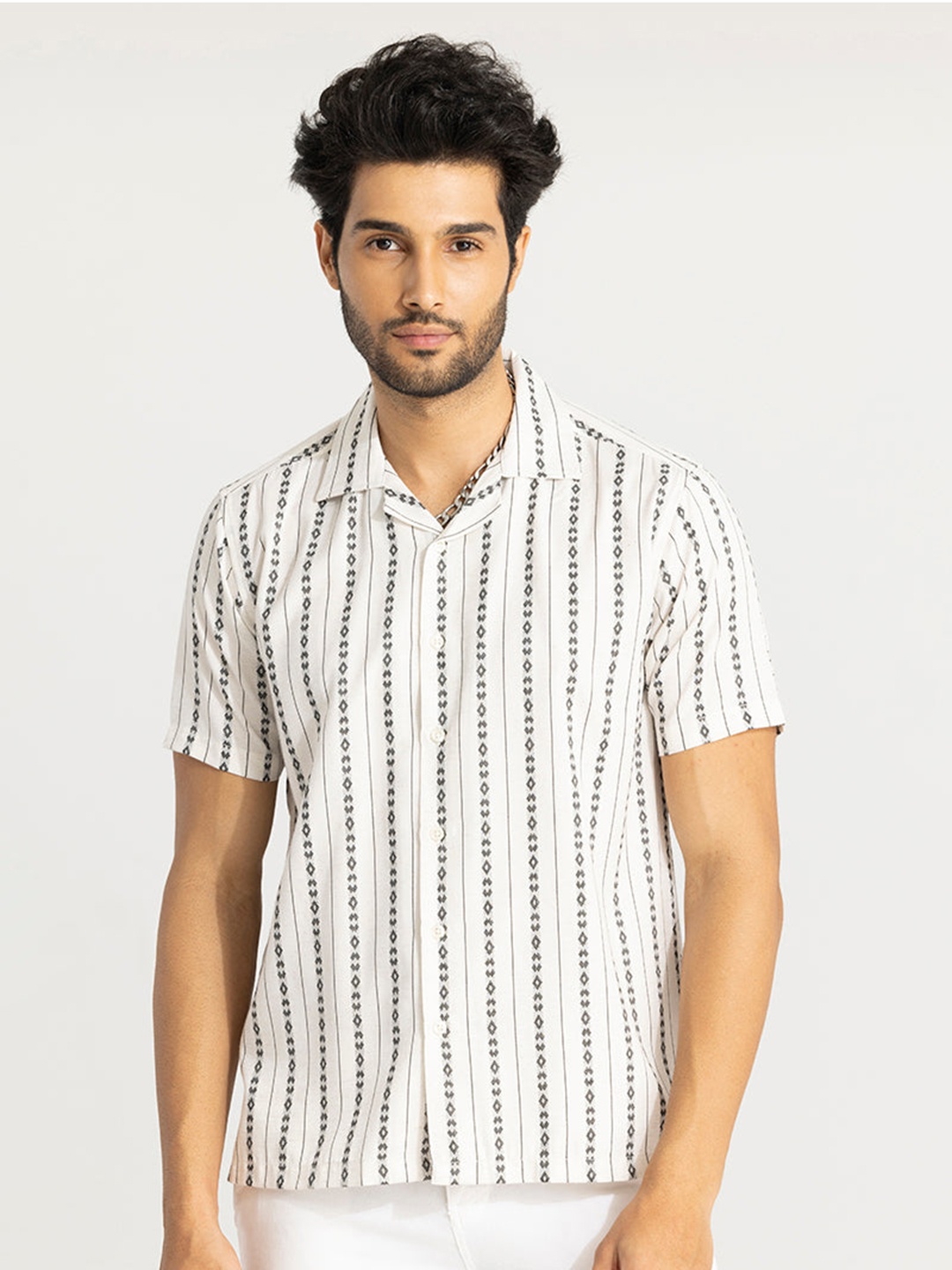 

Snitch Off White & Black Printed Cotton Classic Boxy Casual Shirt