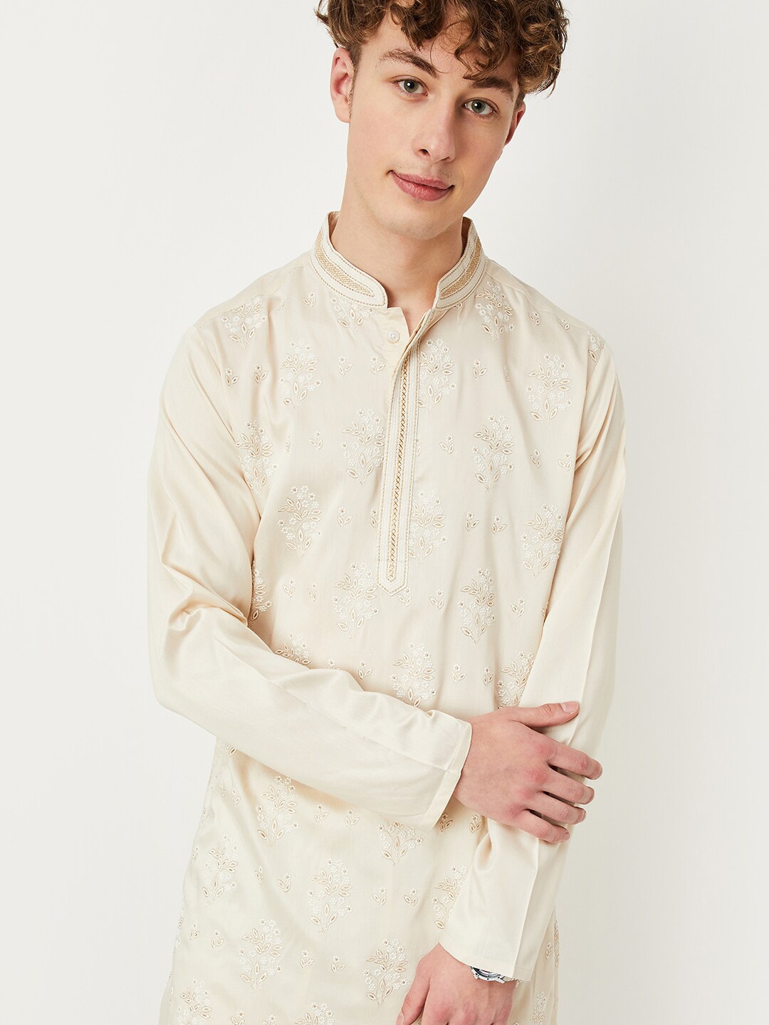 

max Floral Embroidered Mandarin Collar Kurta, Beige