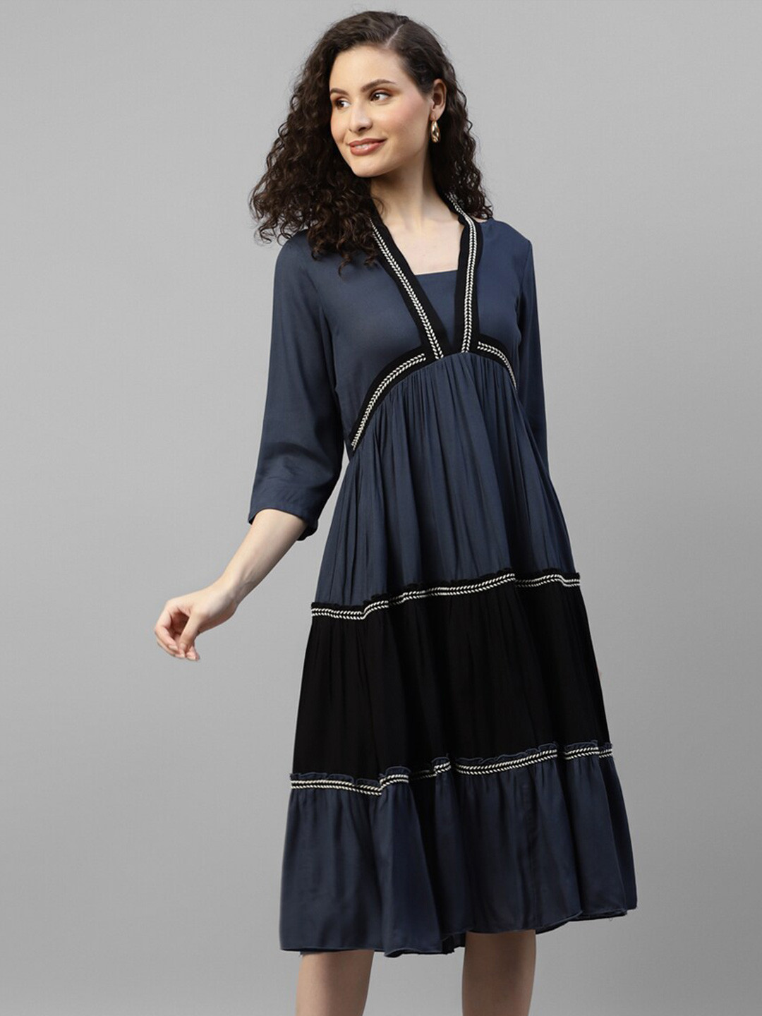 

DEEBACO Colourblocked Square Neck Gathered Empire Midi Dress, Grey