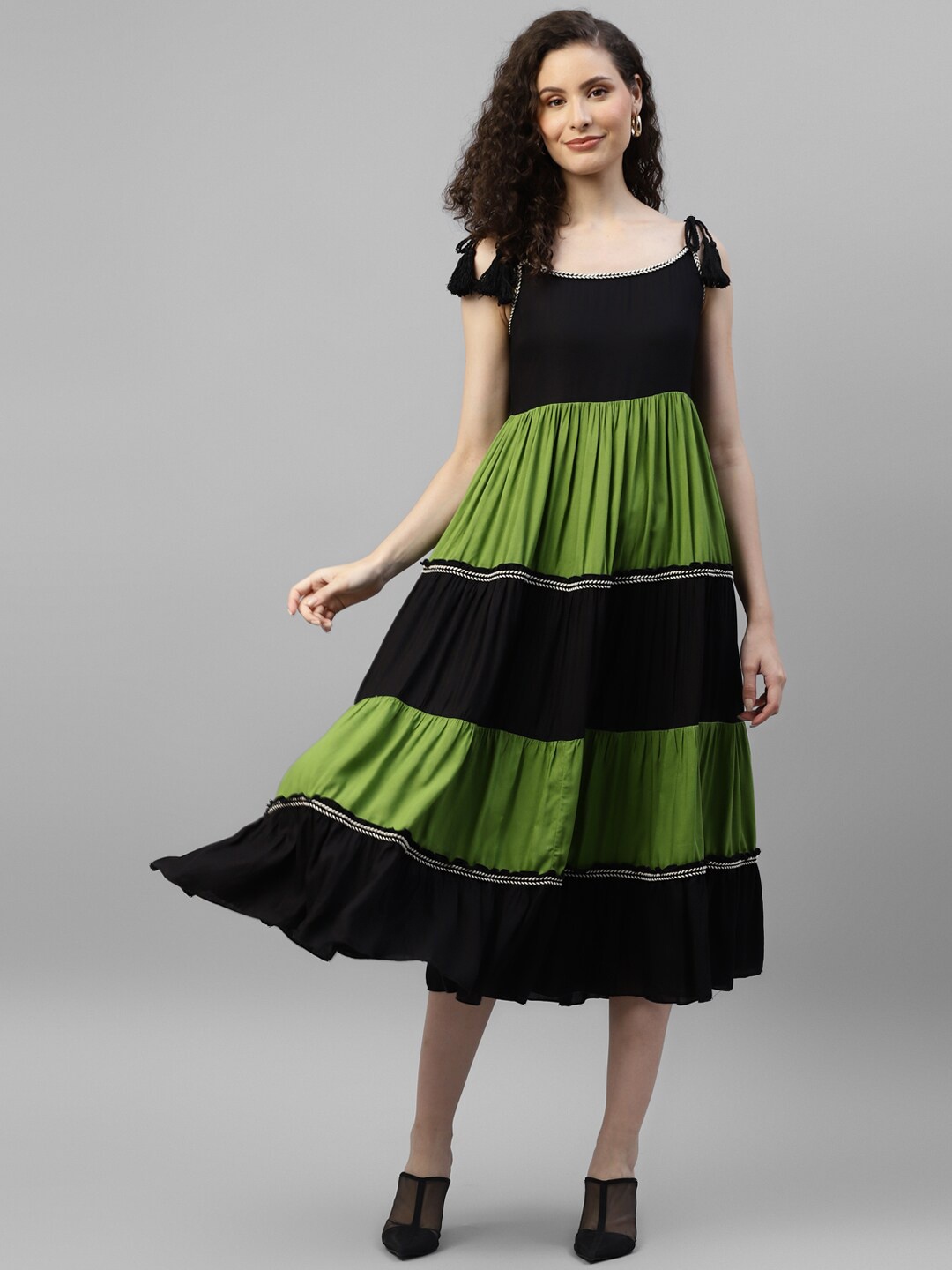 

DEEBACO Colourblocked Empire Midi Dress, Black