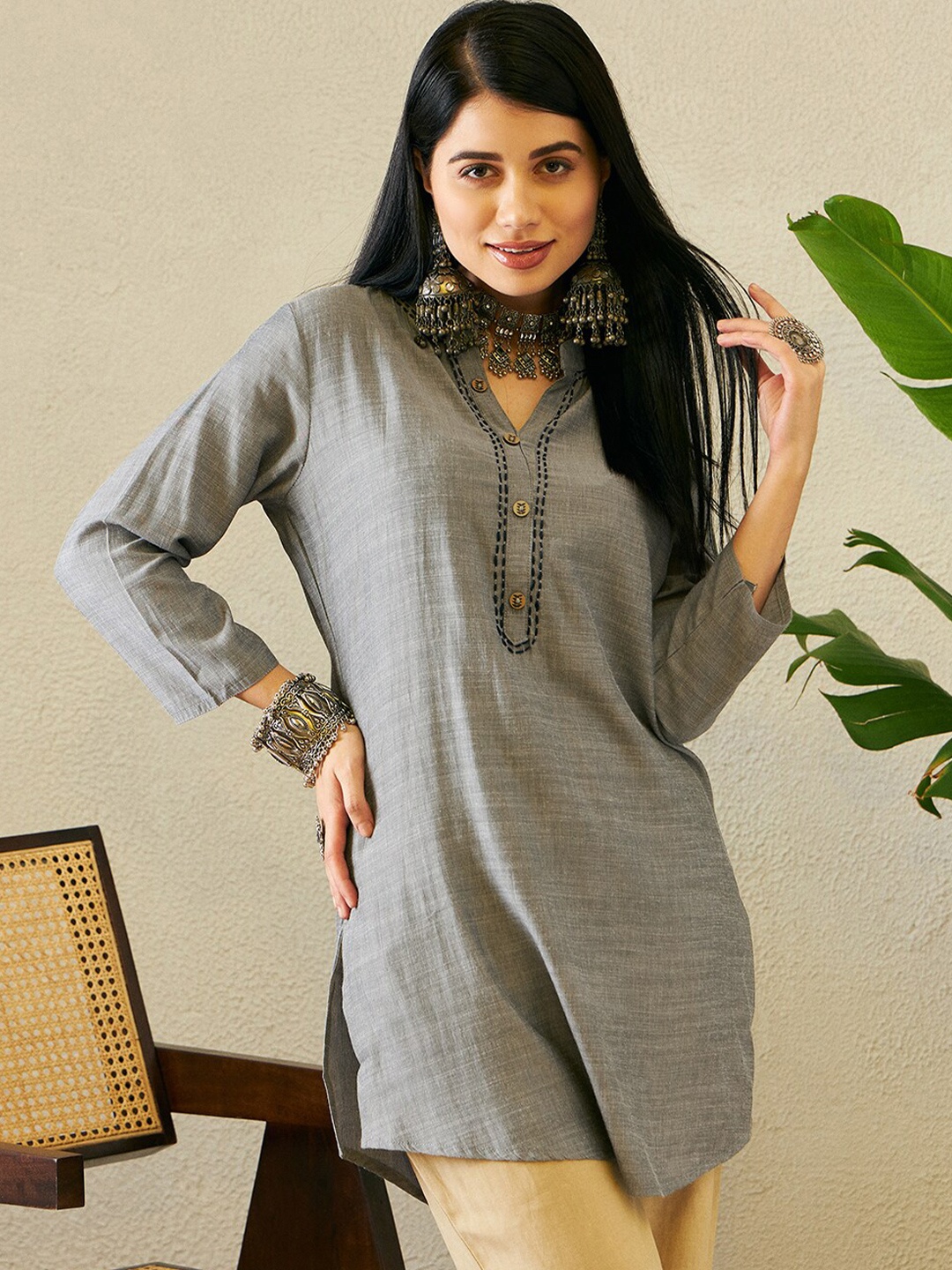 

Ishin Mandarin Collar Straight Kurti, Grey