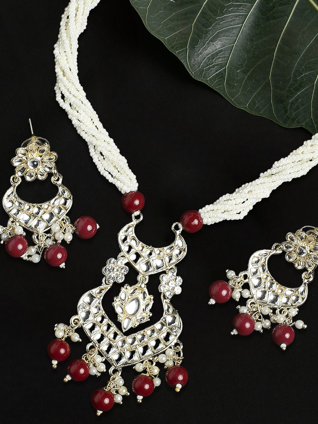 

OOMPH Kundan Studded & Beaded Jewellery Set, Gold