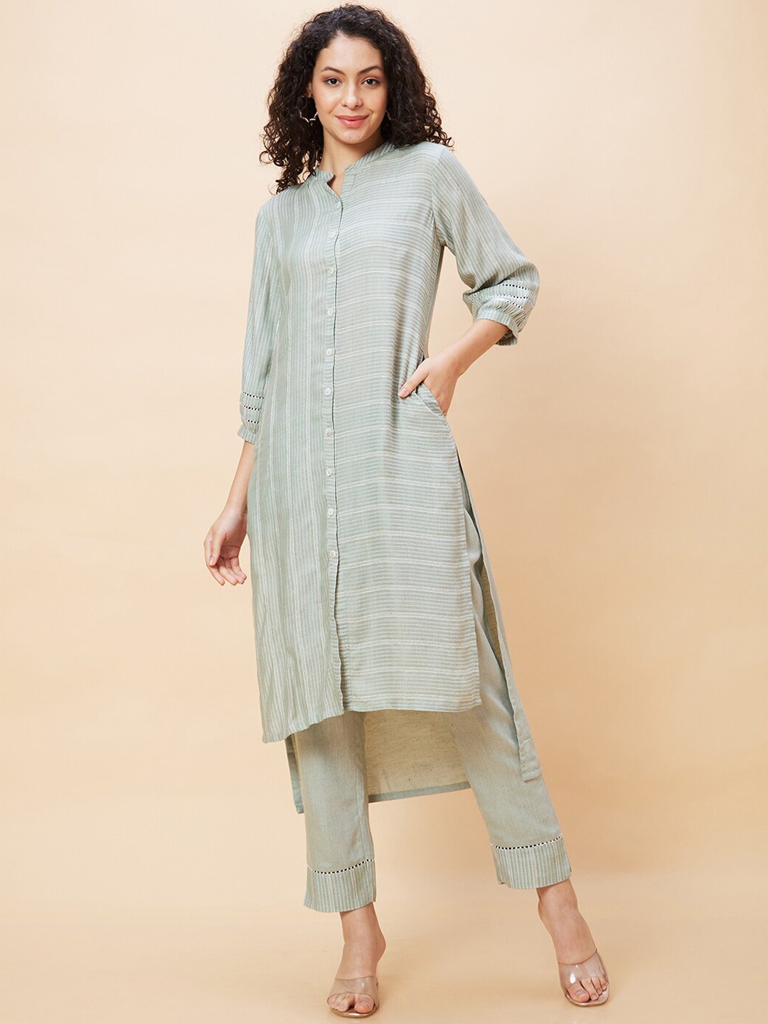 

Globus Mandarin Collar High Low Kurta with Trousers, Green